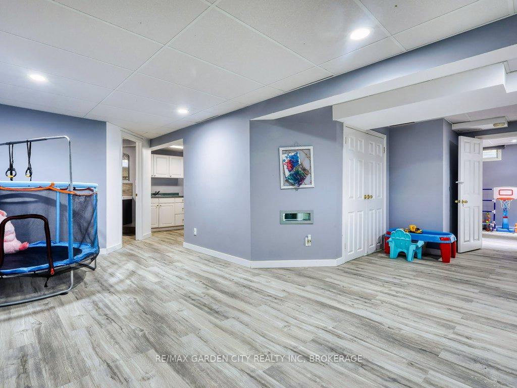 Photo 36 of 20 Consiglia Drive, St. Catharines, Rykert/Vansickle — HOMEH