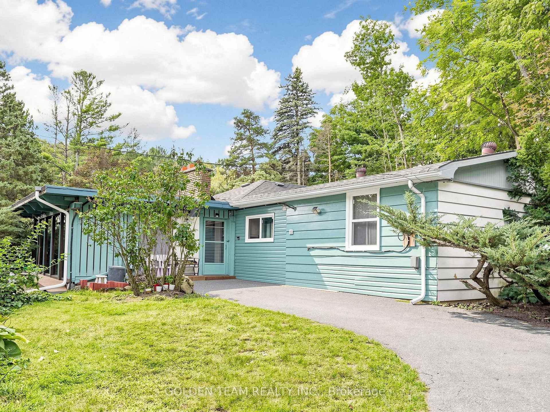 Photo 3 of 242 Ridge Road, Aurora, Aurora Estates — HOMEH