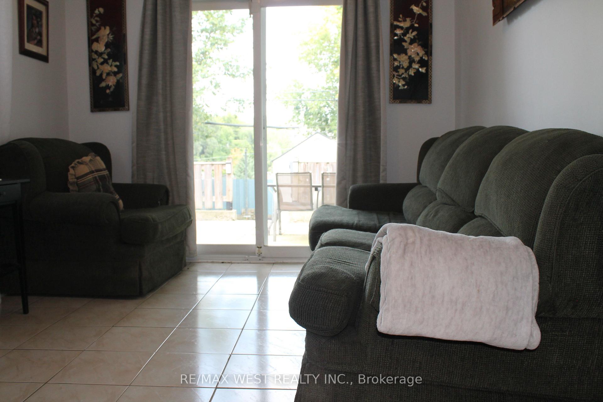 Photo 5 of 11A Woodcroft Crescent, Toronto, Caledonia-Fairbank — HOMEH