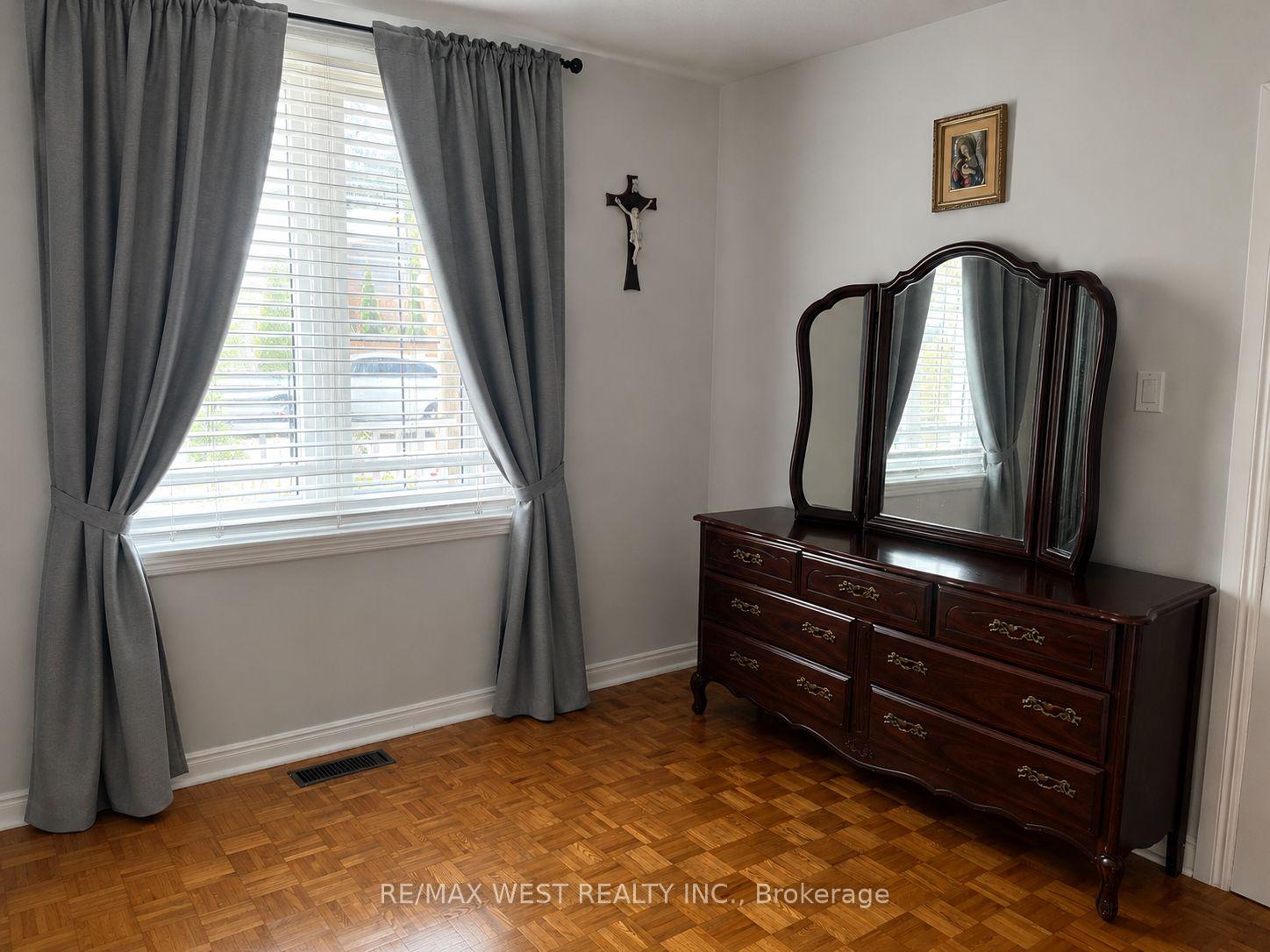 Photo 6 of 11A Woodcroft Crescent, Toronto, Caledonia-Fairbank — HOMEH