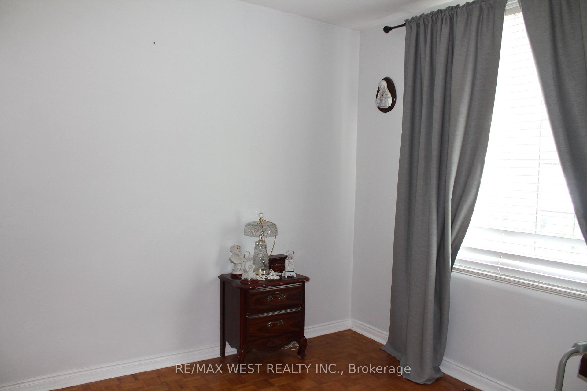 Photo 11 of 11A Woodcroft Crescent, Toronto, Caledonia-Fairbank — HOMEH