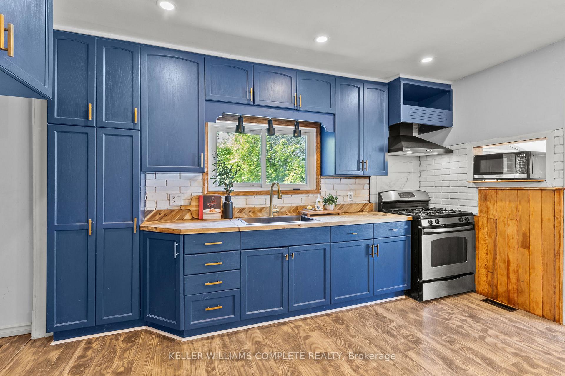 Photo 11 of 10 Monck Street, St. Catharines, Western Hill — HOMEH