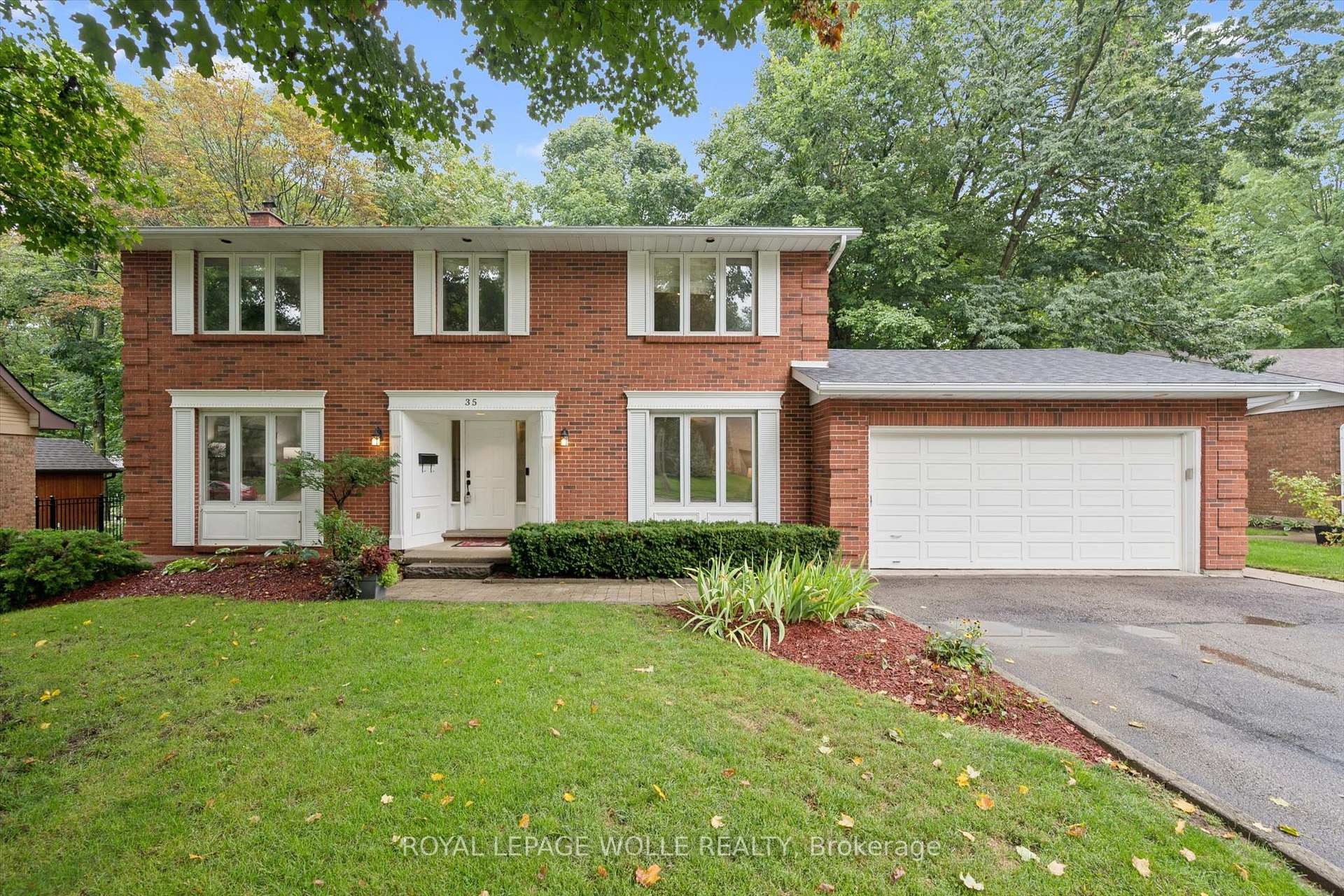 Photo 2 of 35 Pintail Drive, Woolwich, Elmira — HOMEH