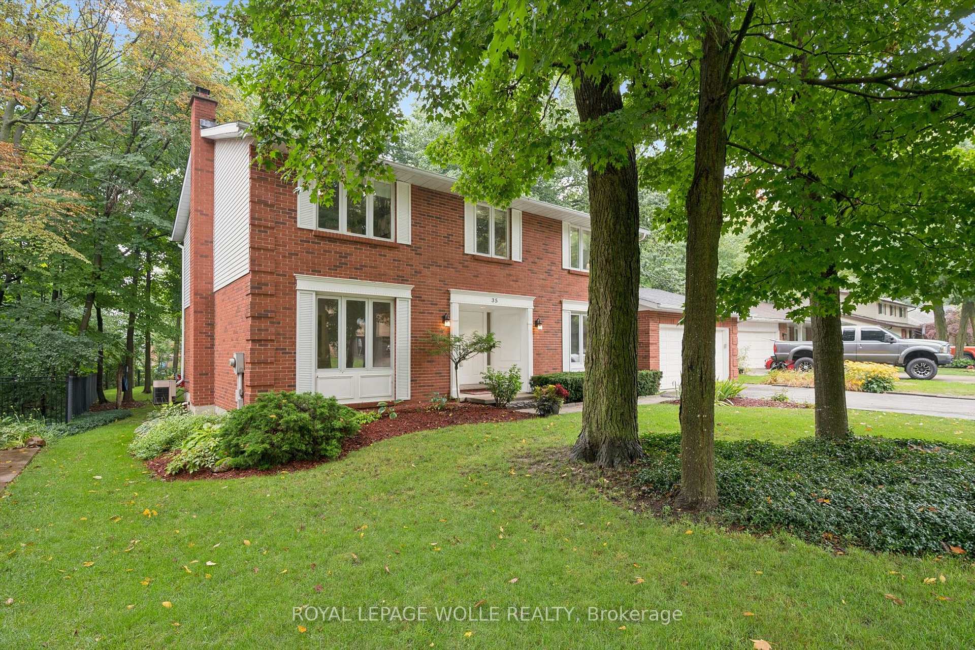 Photo 4 of 35 Pintail Drive, Woolwich, Elmira — HOMEH