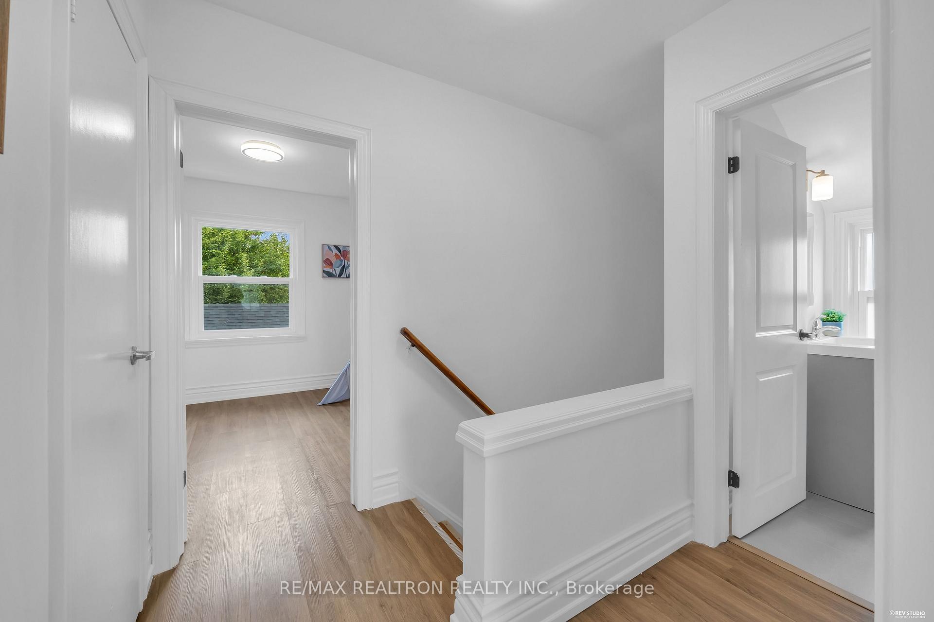 Photo 21 of 11 Harrow Drive, North York, Brookhaven-Amesbury — HOMEH