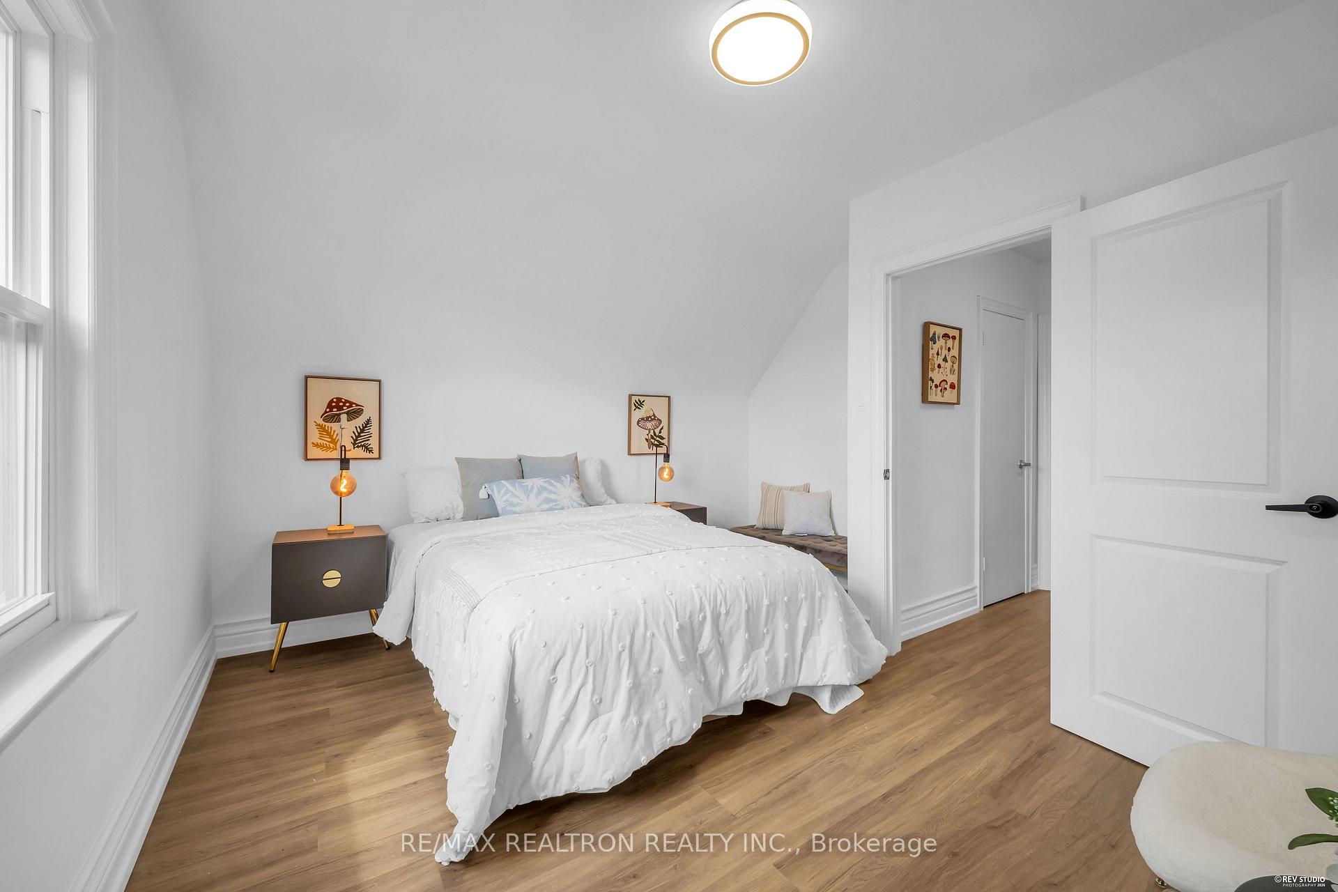 Photo 28 of 11 Harrow Drive, North York, Brookhaven-Amesbury — HOMEH