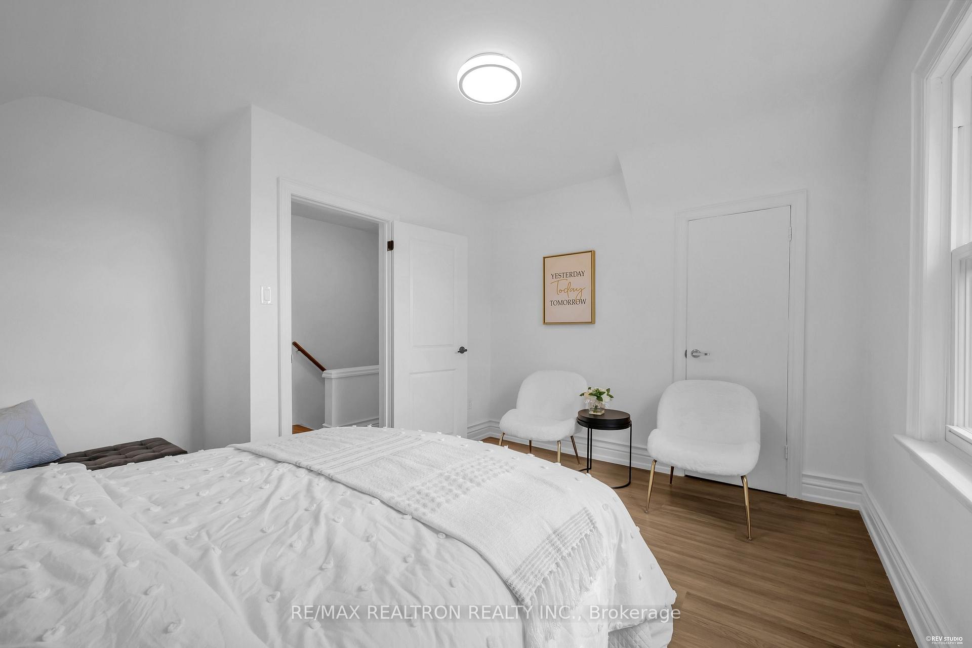 Photo 29 of 11 Harrow Drive, North York, Brookhaven-Amesbury — HOMEH