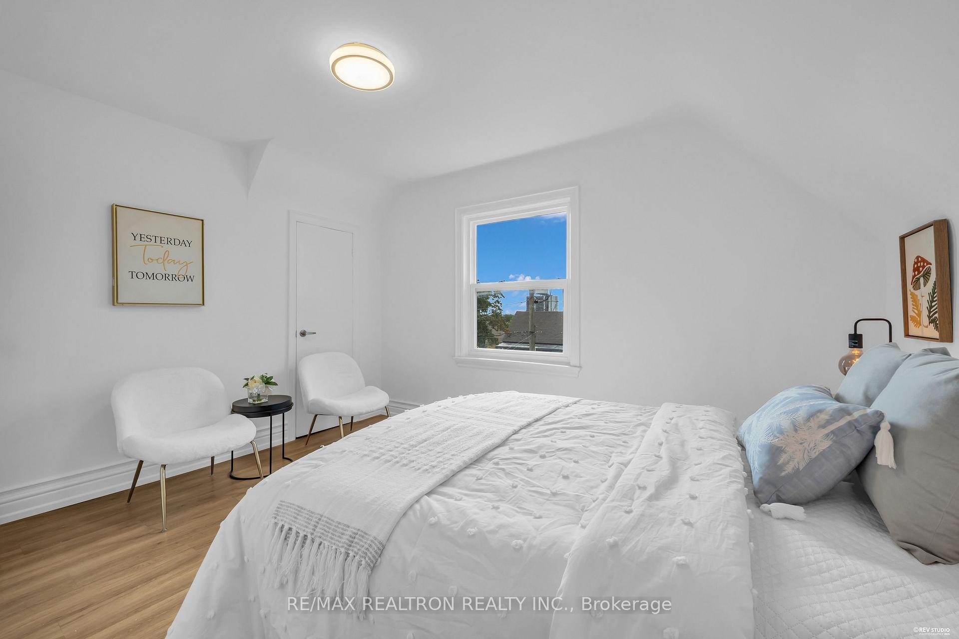 Photo 30 of 11 Harrow Drive, North York, Brookhaven-Amesbury — HOMEH