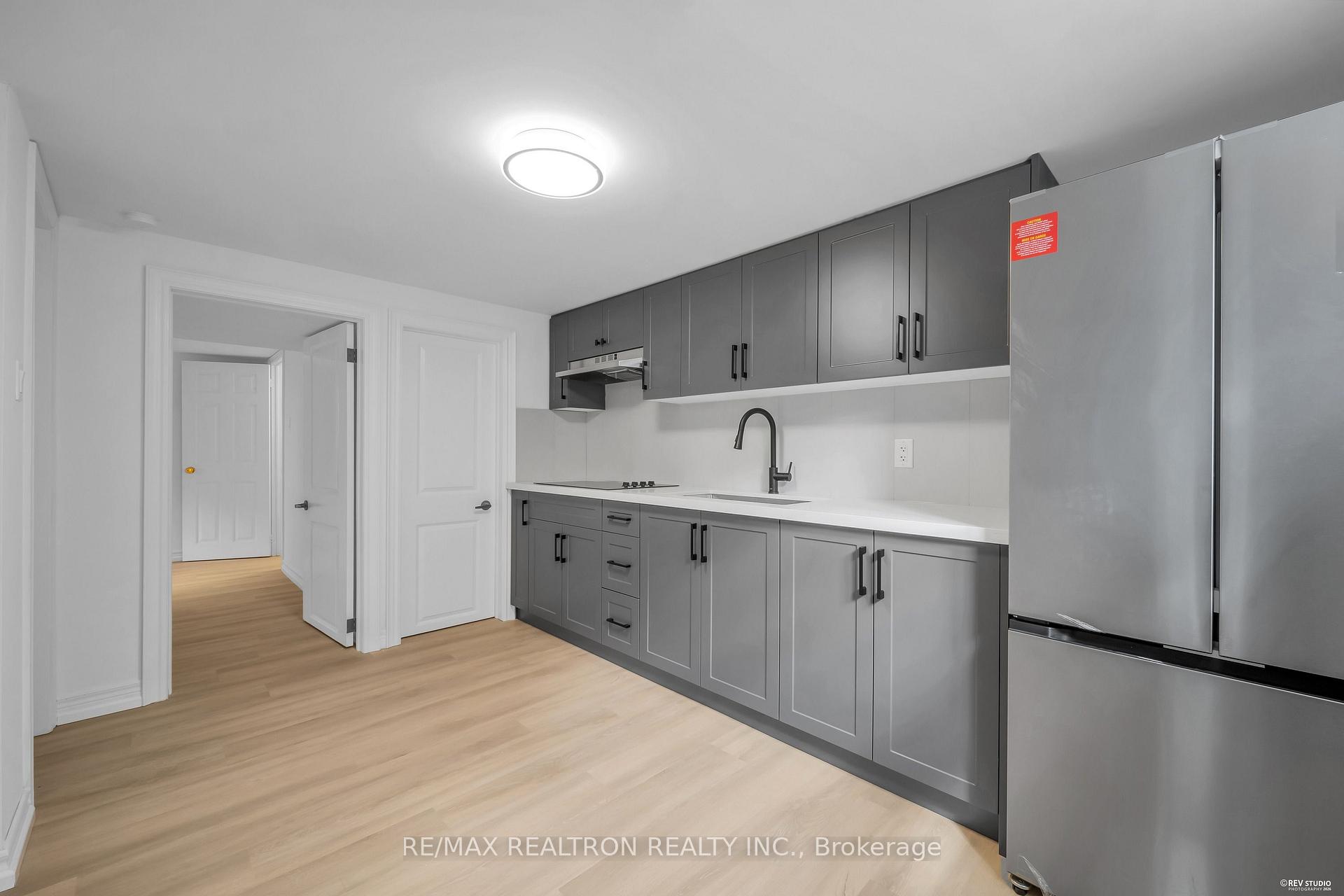 Photo 33 of 11 Harrow Drive, North York, Brookhaven-Amesbury — HOMEH