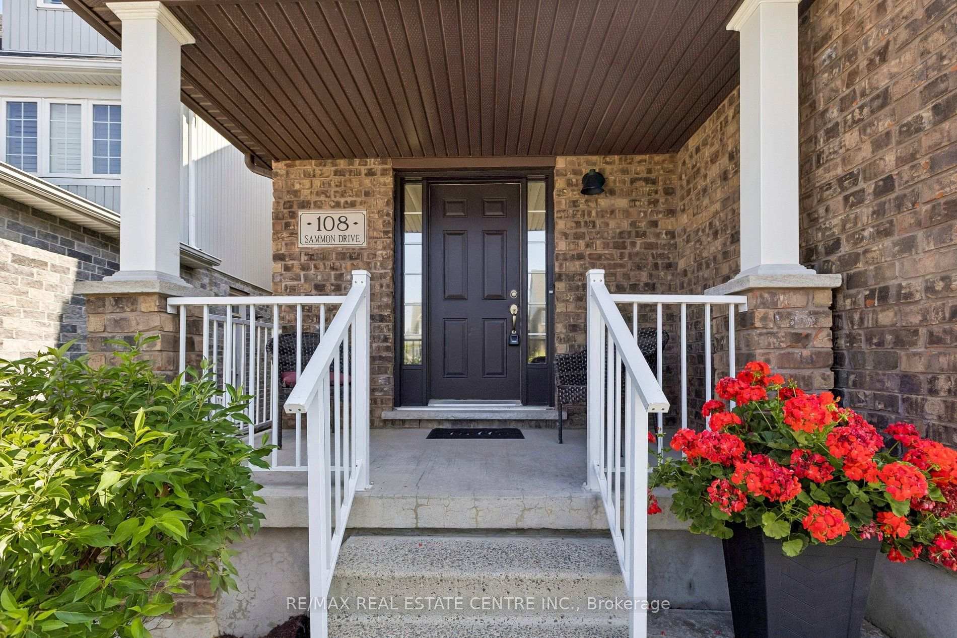Photo 3 of 108 Sammon Drive, Guelph/Eramosa, Rockwood — HOMEH