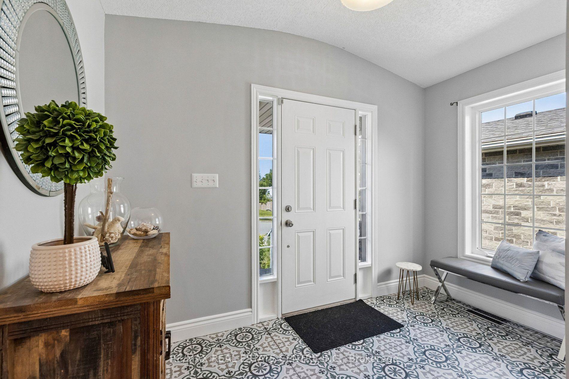 Photo 4 of 108 Sammon Drive, Guelph/Eramosa, Rockwood — HOMEH