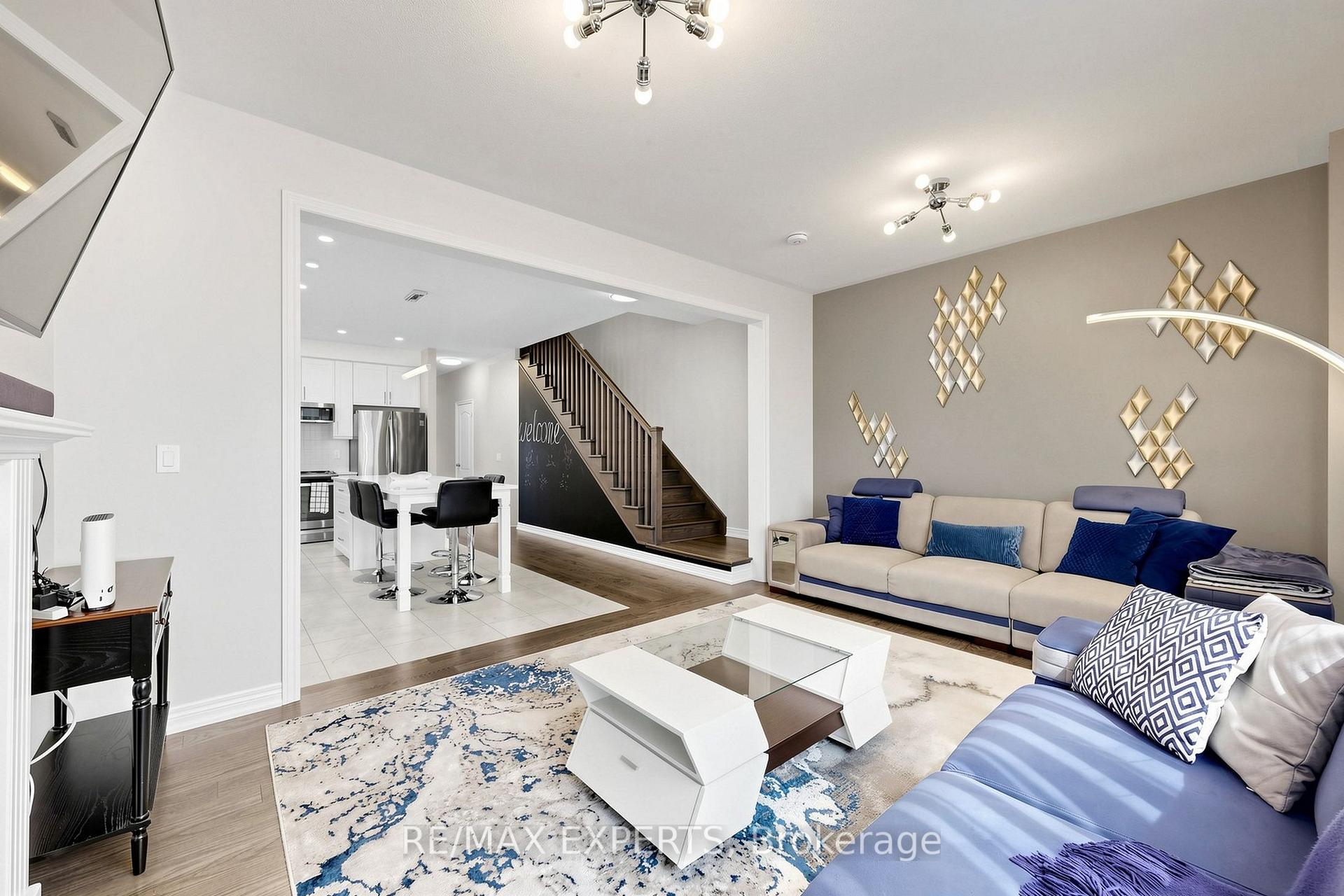 Photo 7 of 9 Applegate Drive, East Gwillimbury, Sharon — HOMEH