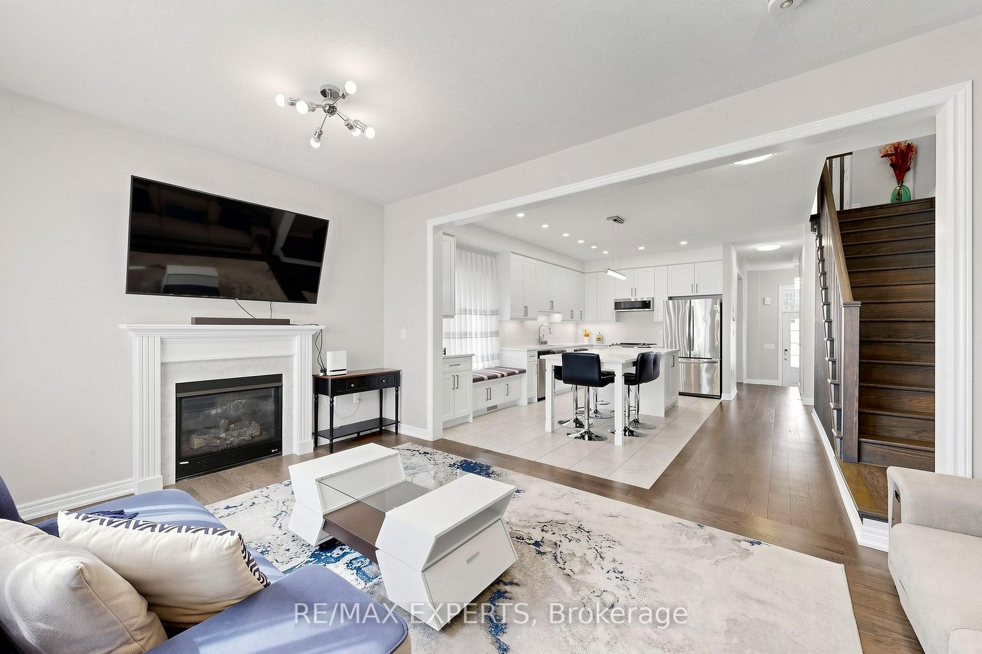 Photo 8 of 9 Applegate Drive, East Gwillimbury, Sharon — HOMEH