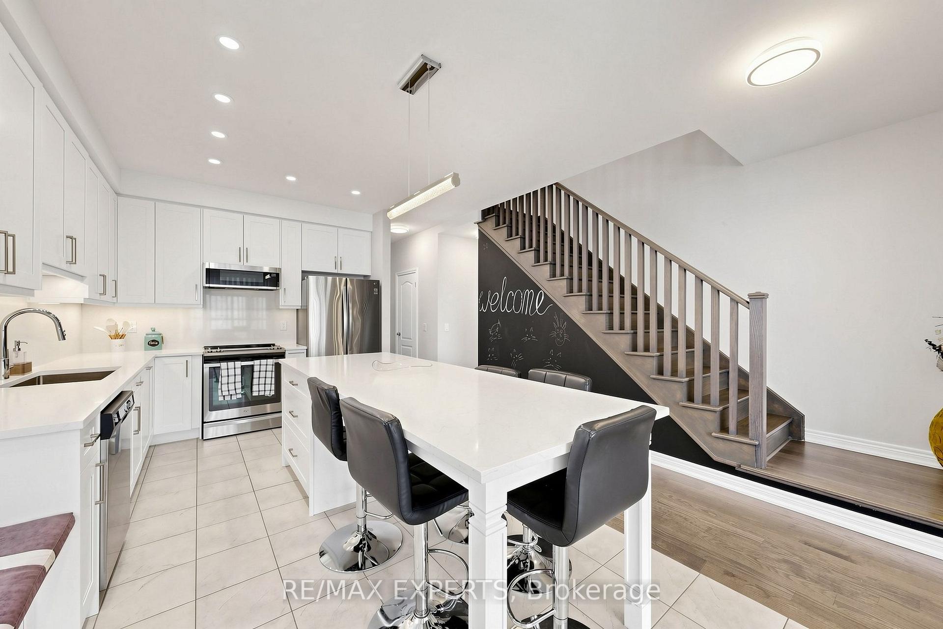 Photo 11 of 9 Applegate Drive, East Gwillimbury, Sharon — HOMEH