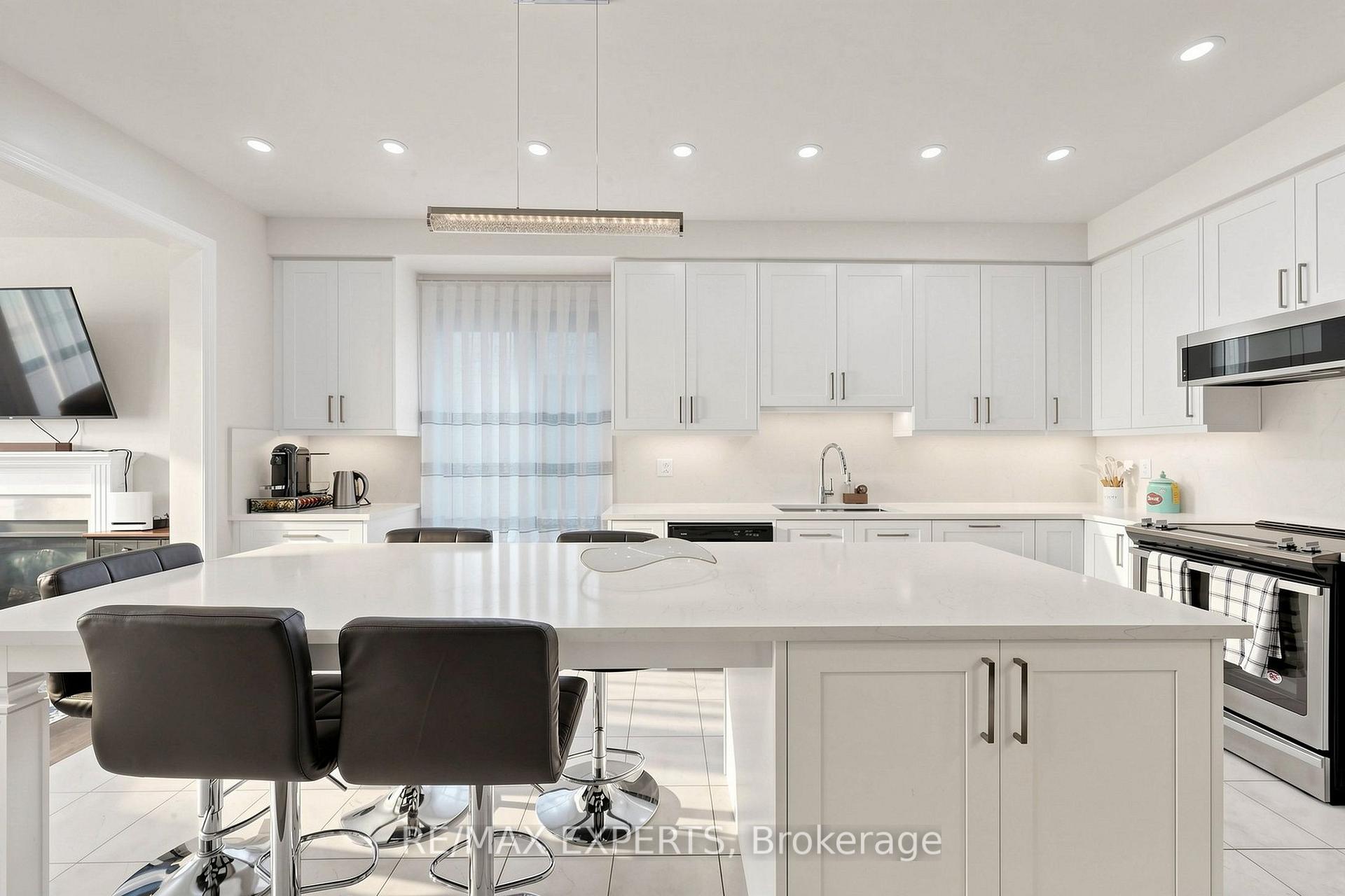 Photo 13 of 9 Applegate Drive, East Gwillimbury, Sharon — HOMEH