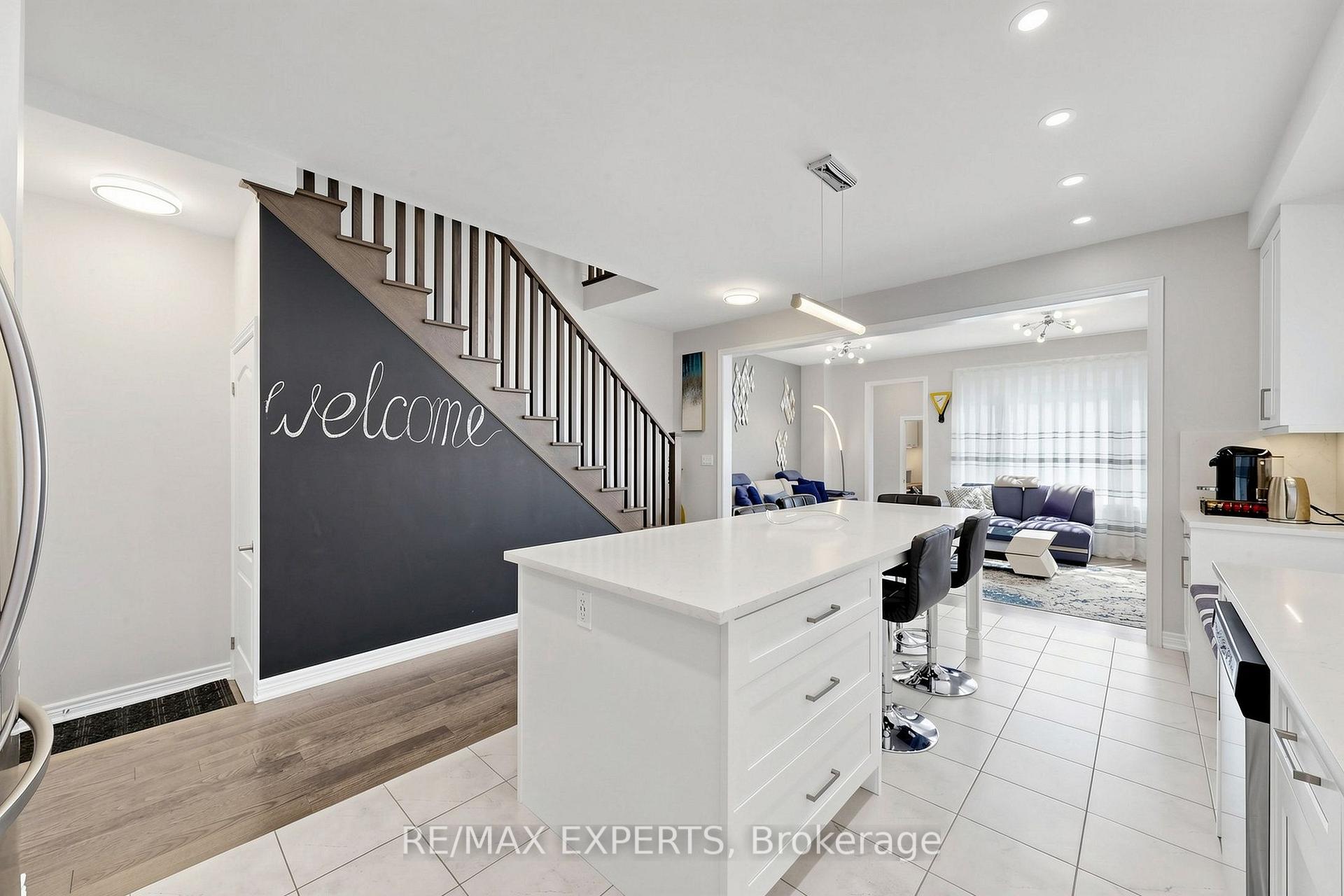 Photo 14 of 9 Applegate Drive, East Gwillimbury, Sharon — HOMEH