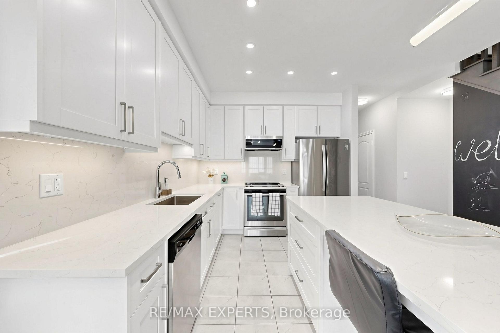 Photo 15 of 9 Applegate Drive, East Gwillimbury, Sharon — HOMEH