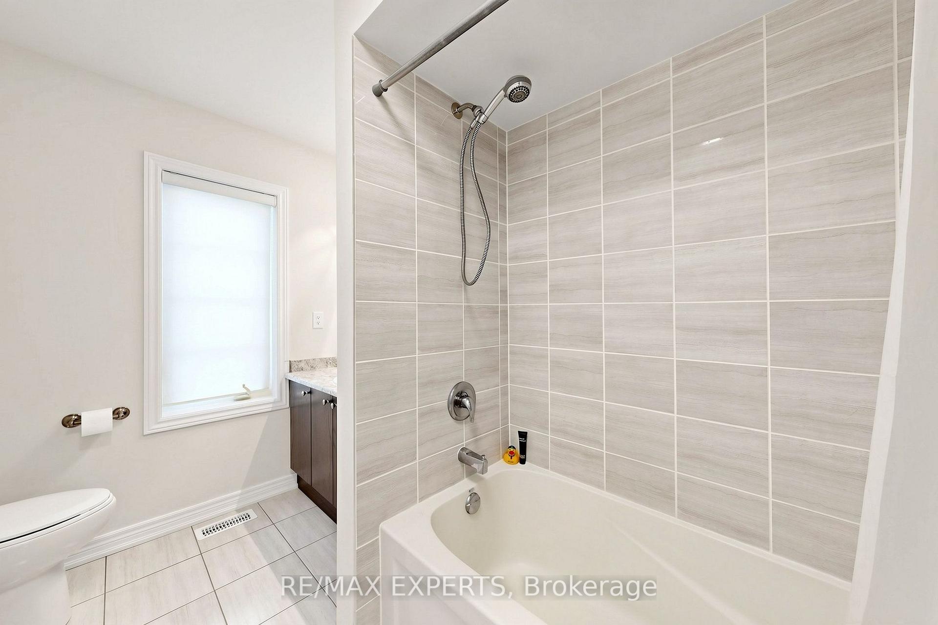 Photo 40 of 9 Applegate Drive, East Gwillimbury, Sharon — HOMEH