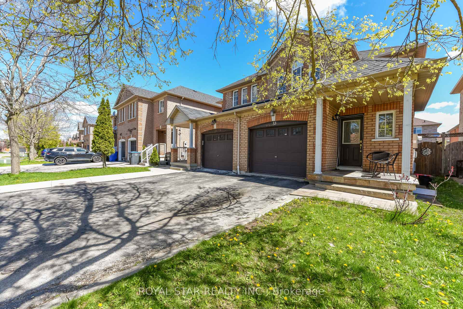 Photo 4 of 33 Coppermill Drive, Brampton, Northwest Sandalwood Parkway — HOMEH