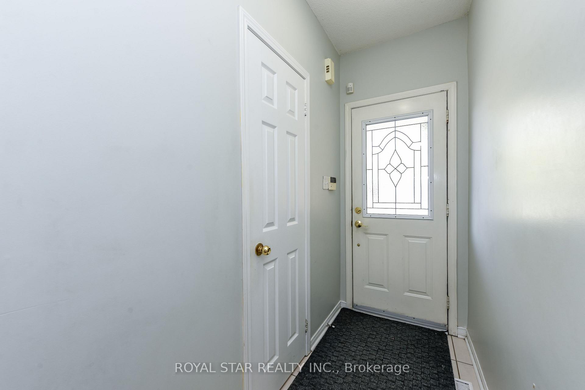 Photo 7 of 33 Coppermill Drive, Brampton, Northwest Sandalwood Parkway — HOMEH