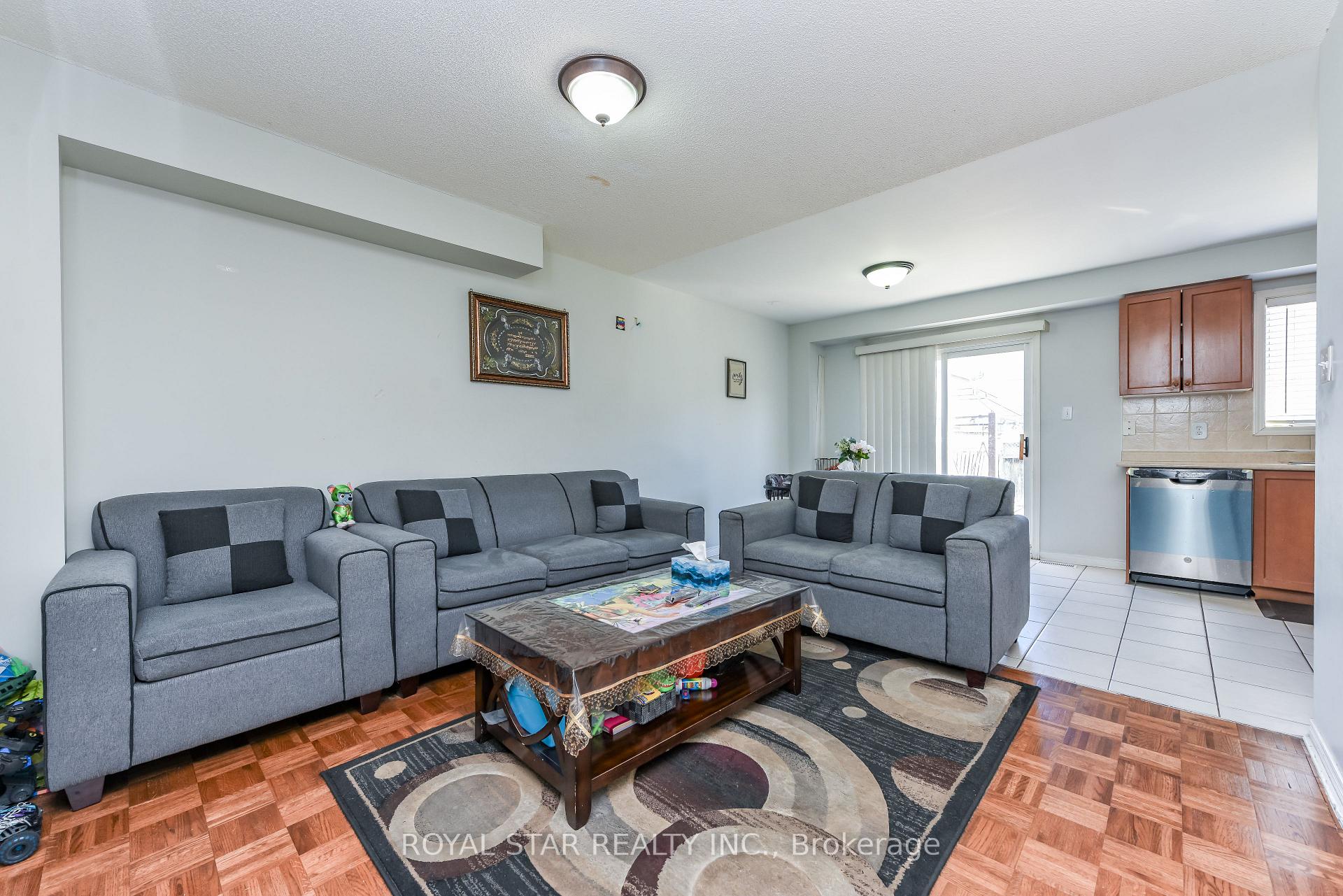 Photo 8 of 33 Coppermill Drive, Brampton, Northwest Sandalwood Parkway — HOMEH