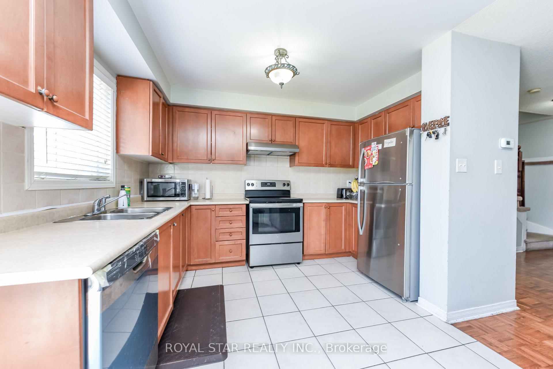 Photo 13 of 33 Coppermill Drive, Brampton, Northwest Sandalwood Parkway — HOMEH