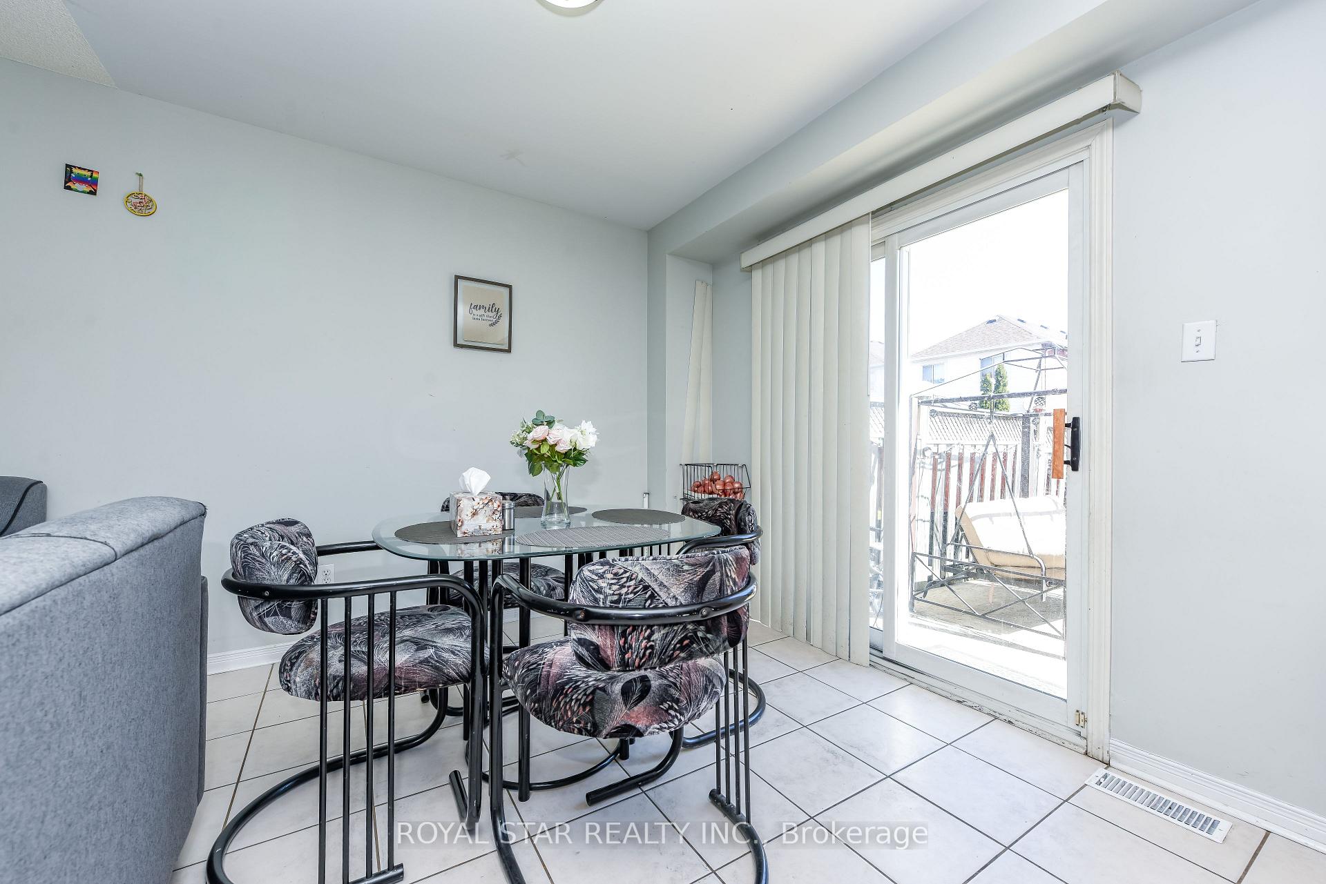 Photo 16 of 33 Coppermill Drive, Brampton, Northwest Sandalwood Parkway — HOMEH