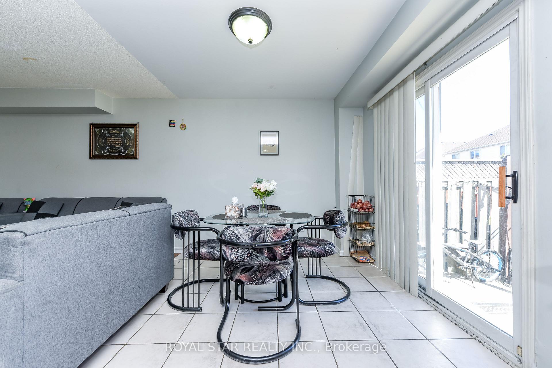 Photo 17 of 33 Coppermill Drive, Brampton, Northwest Sandalwood Parkway — HOMEH
