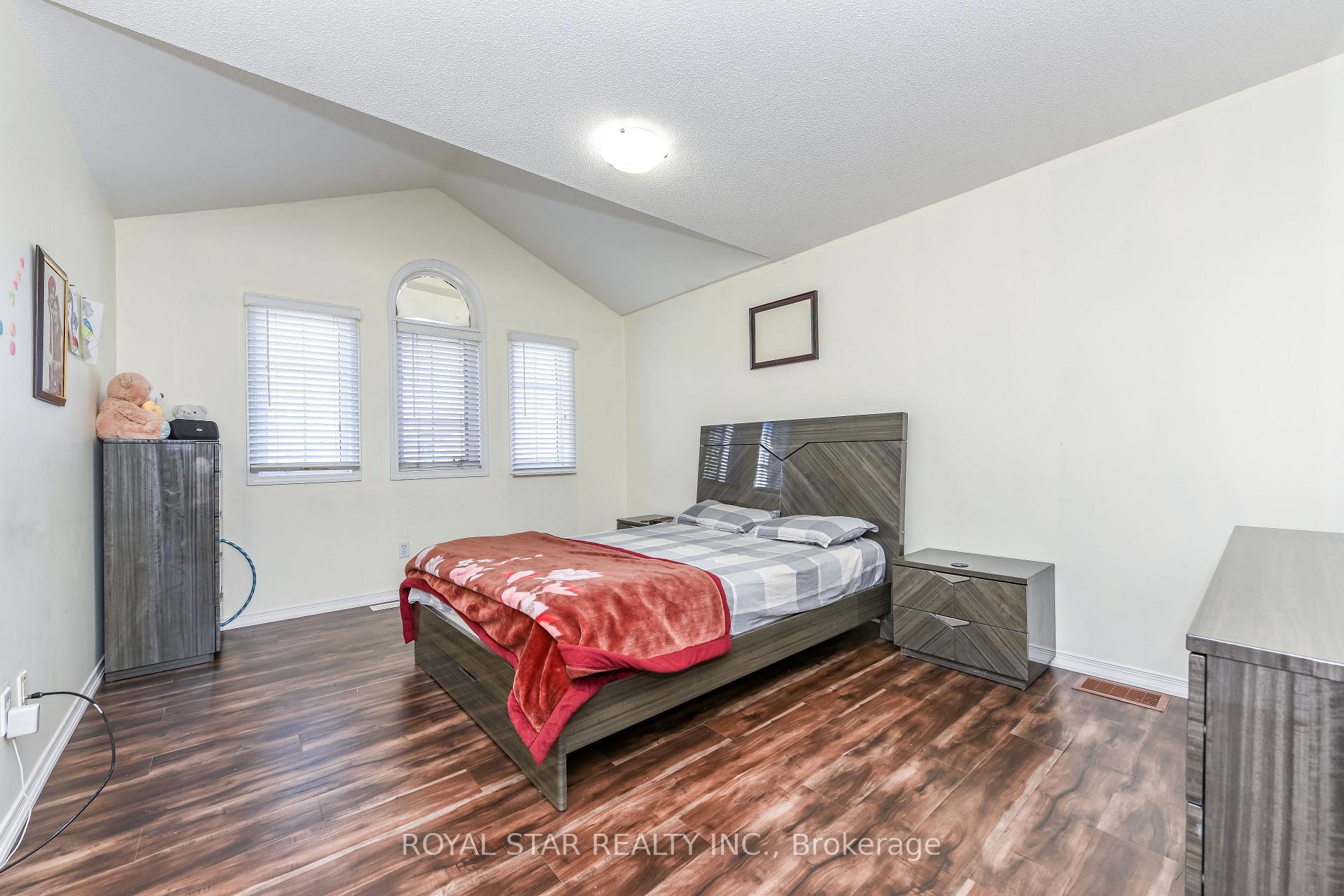Photo 29 of 33 Coppermill Drive, Brampton, Northwest Sandalwood Parkway — HOMEH