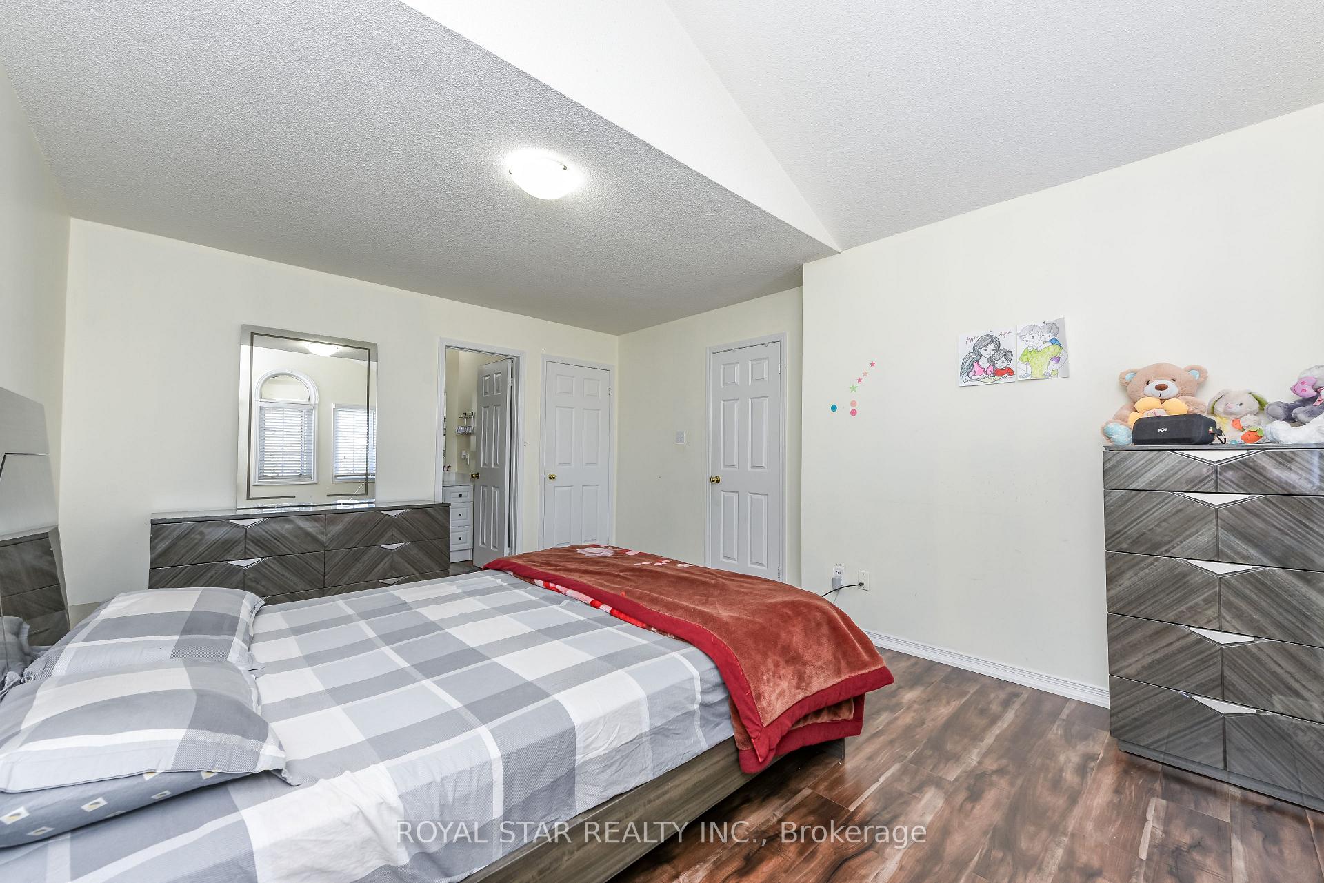Photo 31 of 33 Coppermill Drive, Brampton, Northwest Sandalwood Parkway — HOMEH