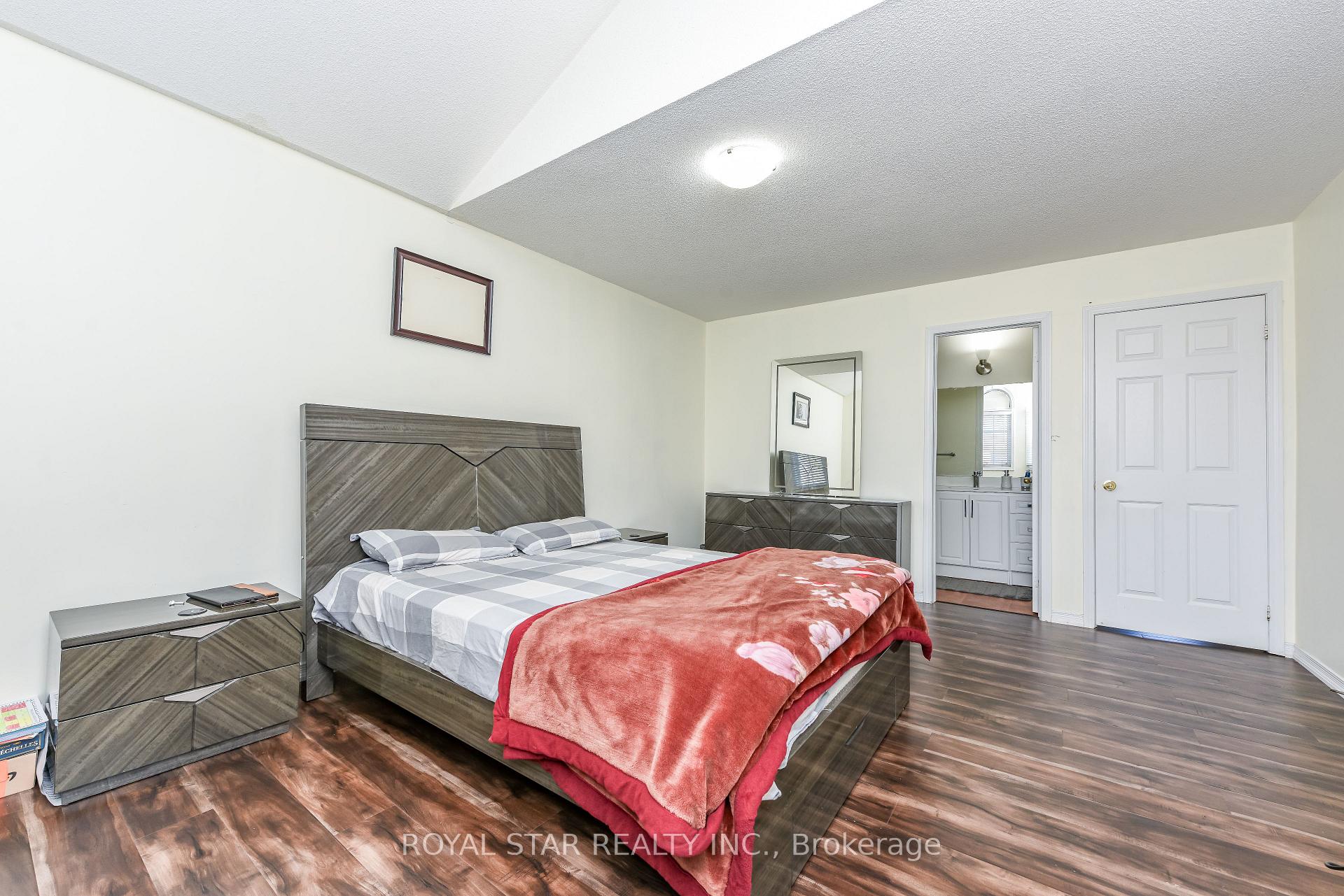 Photo 32 of 33 Coppermill Drive, Brampton, Northwest Sandalwood Parkway — HOMEH