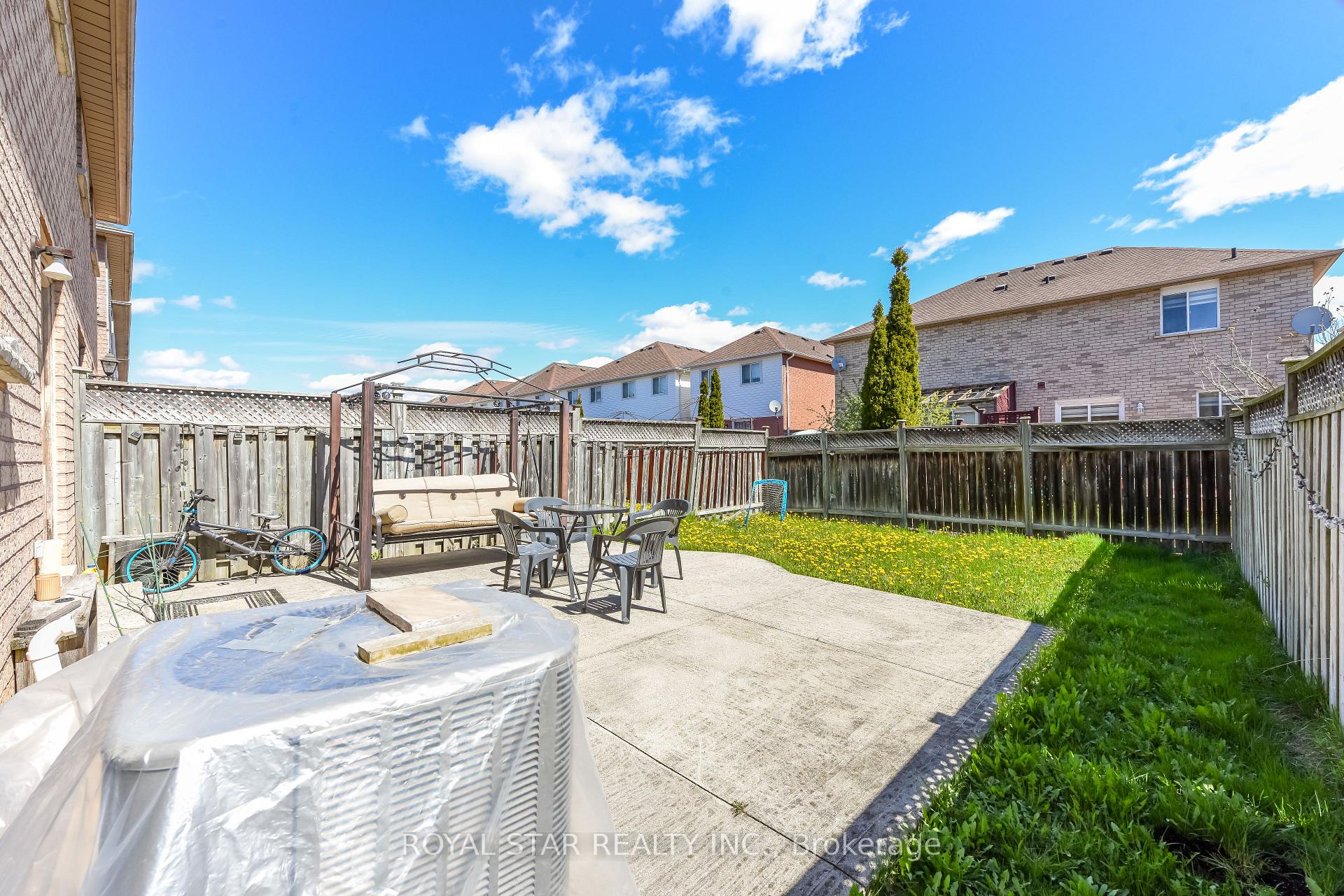Photo 40 of 33 Coppermill Drive, Brampton, Northwest Sandalwood Parkway — HOMEH