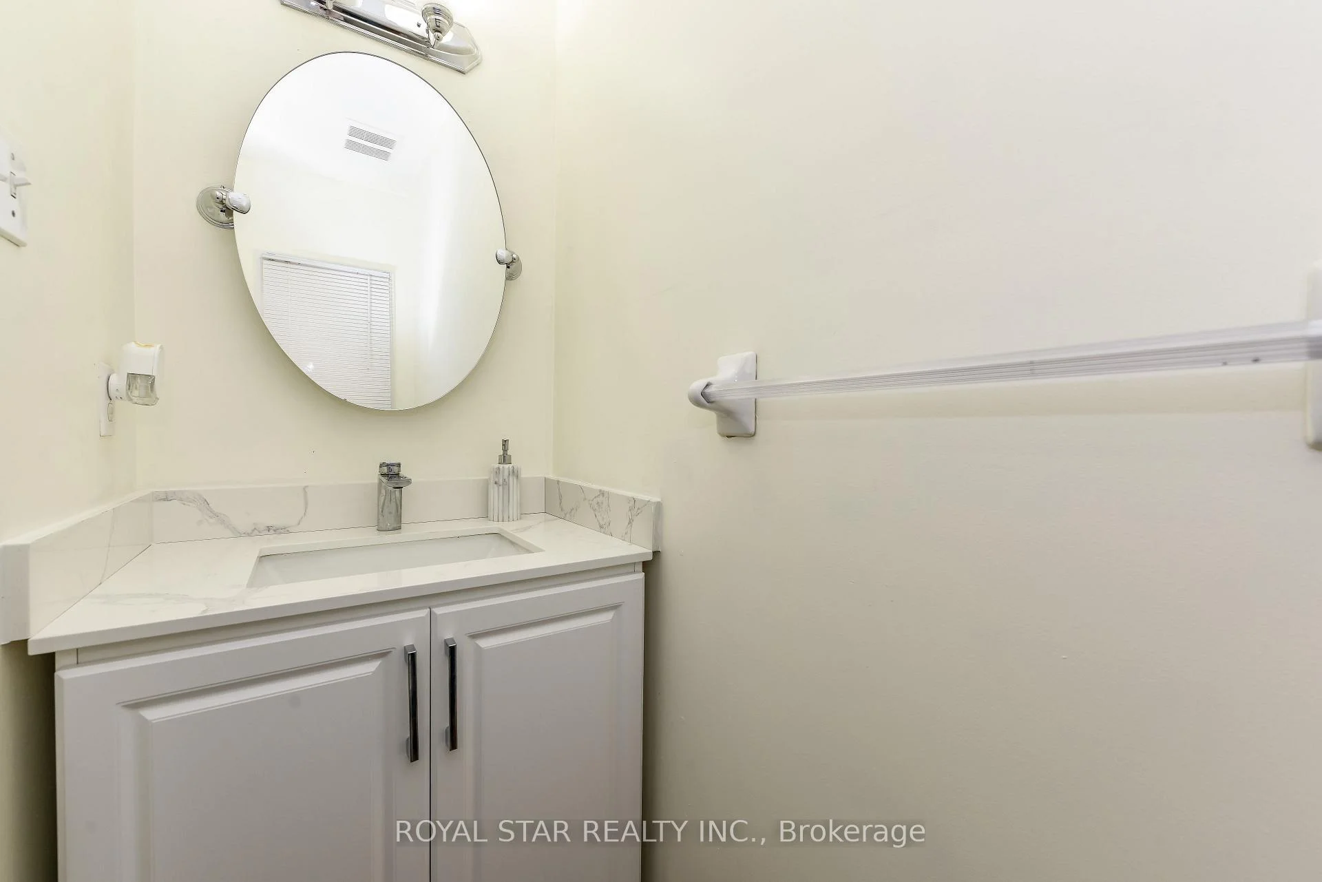 Photo 9 of 33 Coppermill Drive, Brampton, Northwest Sandalwood Parkway — HOMEH