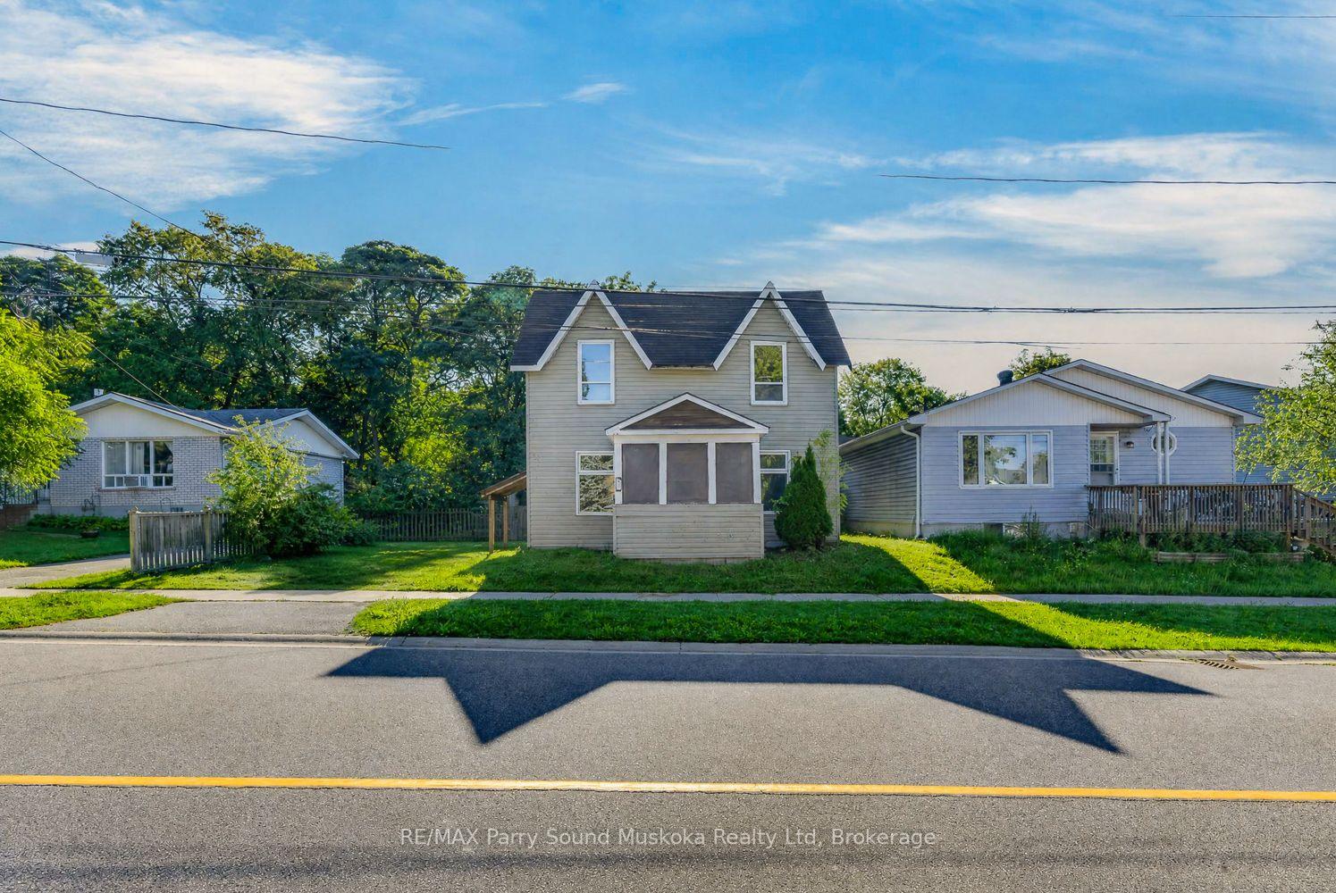 Photo 3 of 5 Wakefield Street, Parry Sound — HOMEH