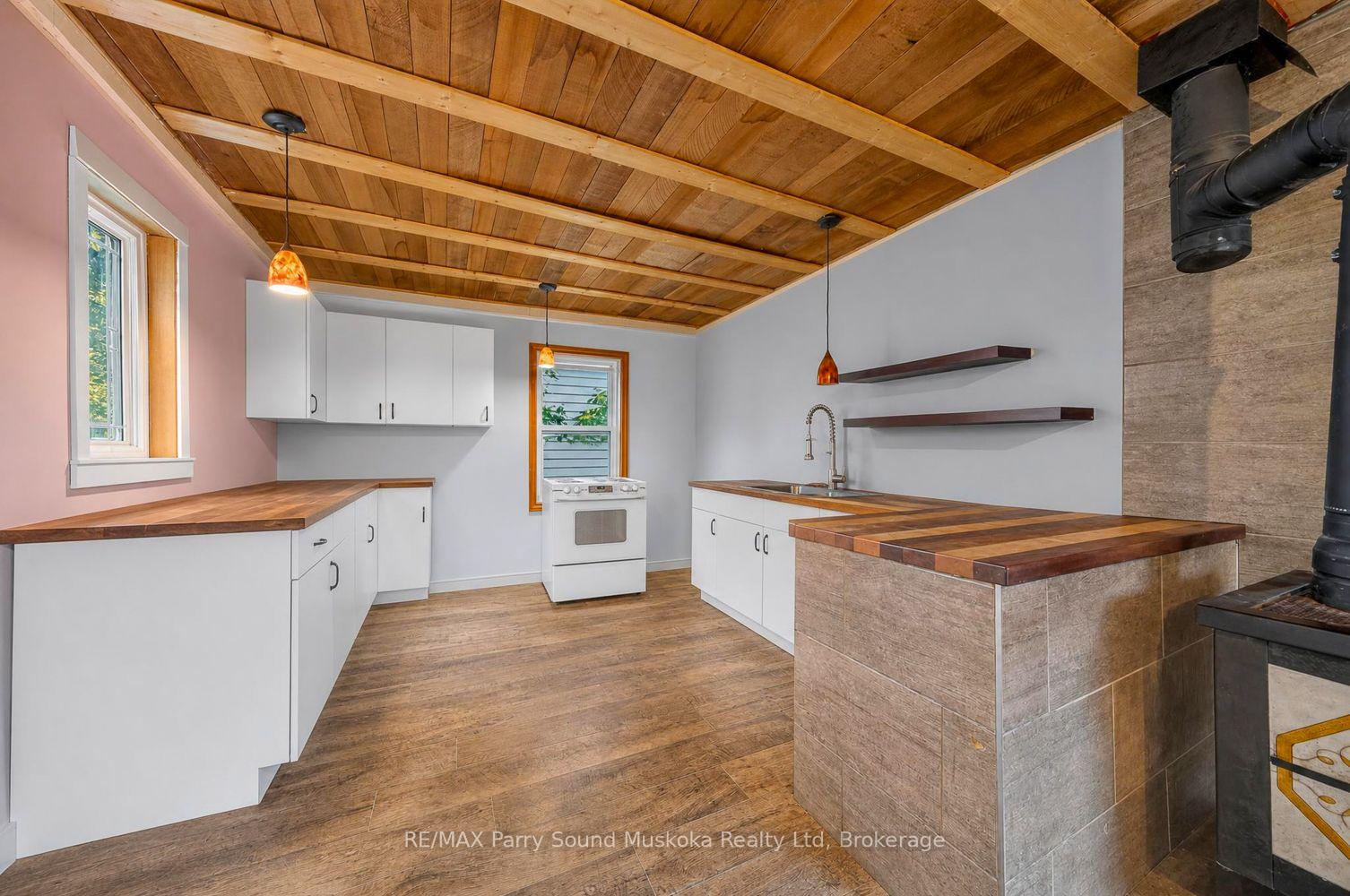 Photo 8 of 5 Wakefield Street, Parry Sound — HOMEH