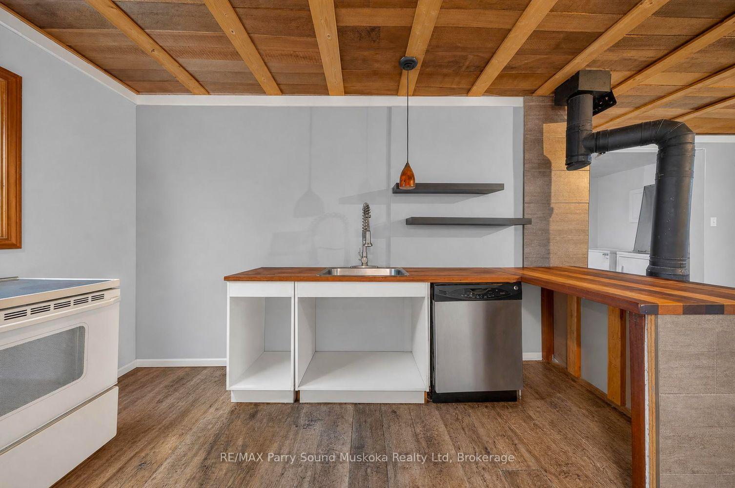 Photo 10 of 5 Wakefield Street, Parry Sound — HOMEH