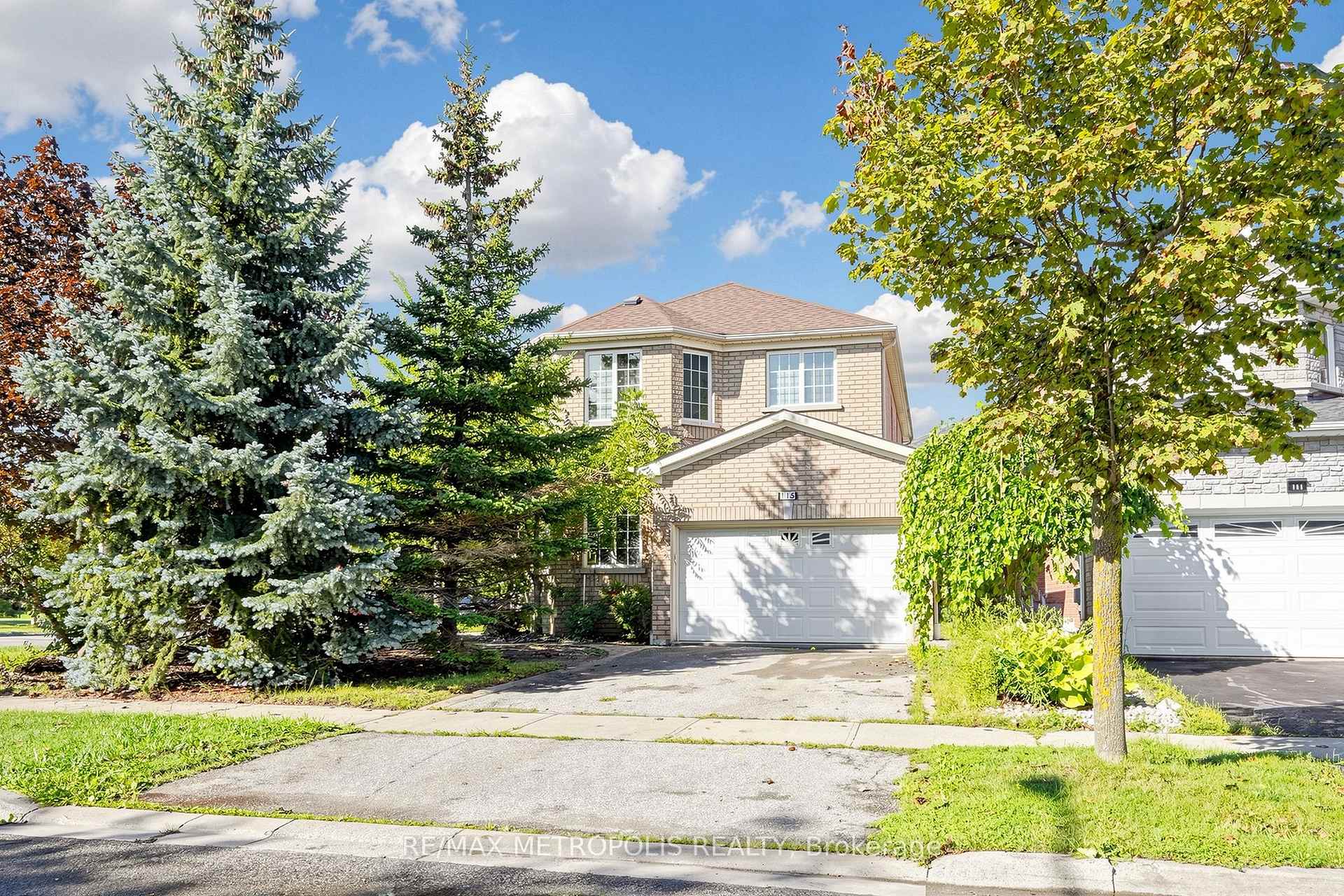 Photo 2 of 115 Sandway Crescent, Vaughan, Maple — HOMEH