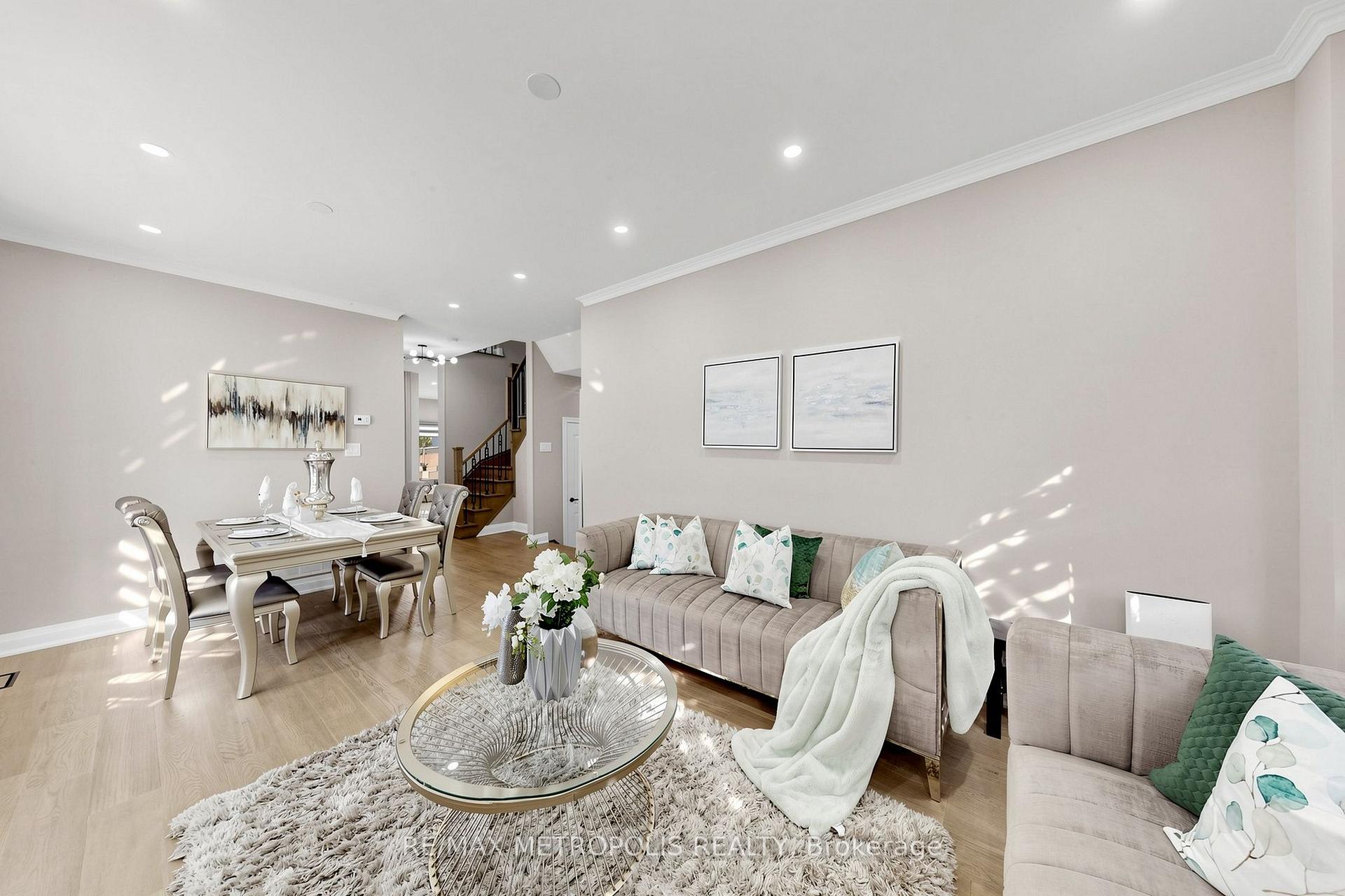 Photo 7 of 115 Sandway Crescent, Vaughan, Maple — HOMEH