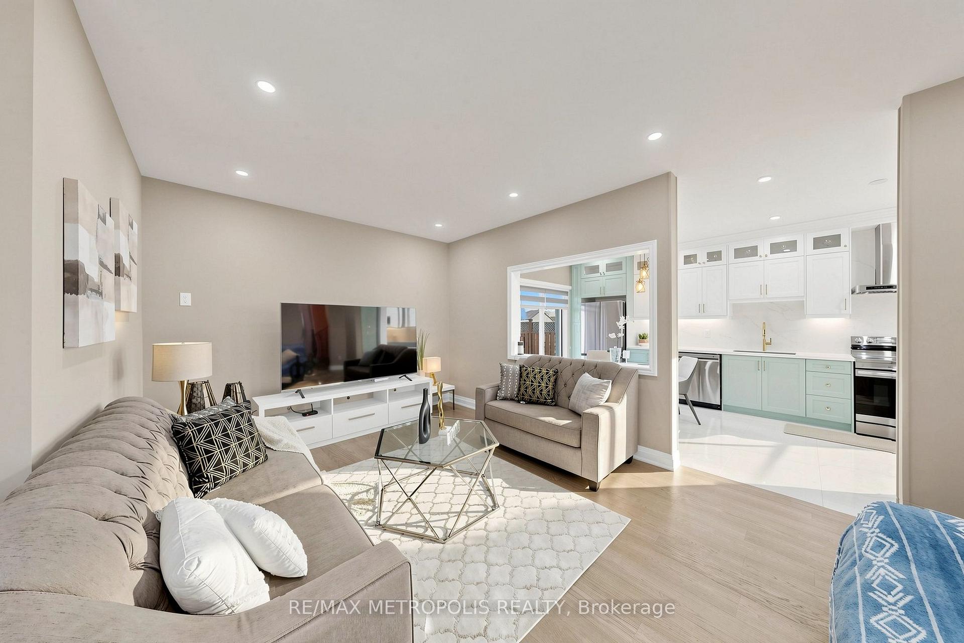Photo 8 of 115 Sandway Crescent, Vaughan, Maple — HOMEH