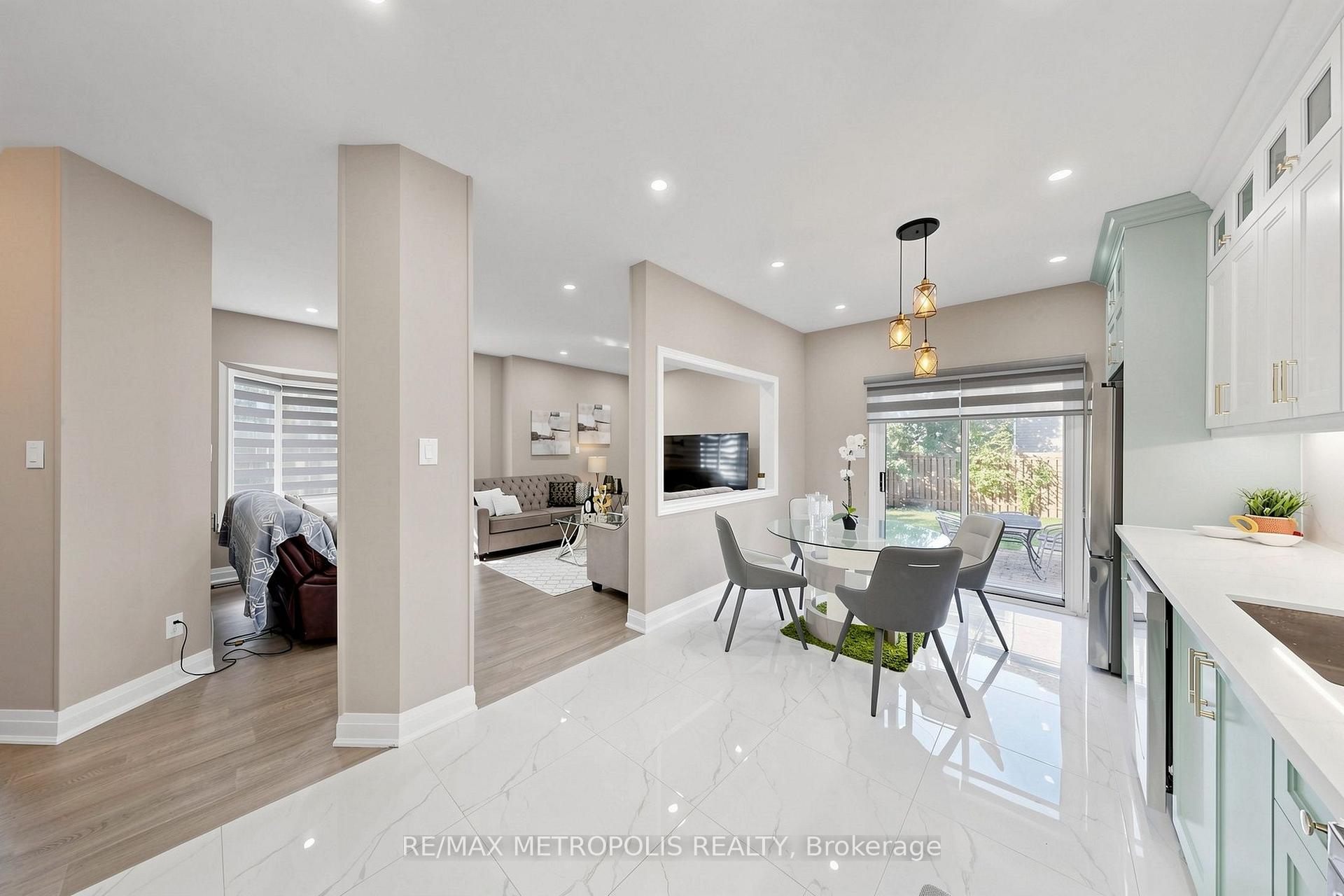 Photo 13 of 115 Sandway Crescent, Vaughan, Maple — HOMEH