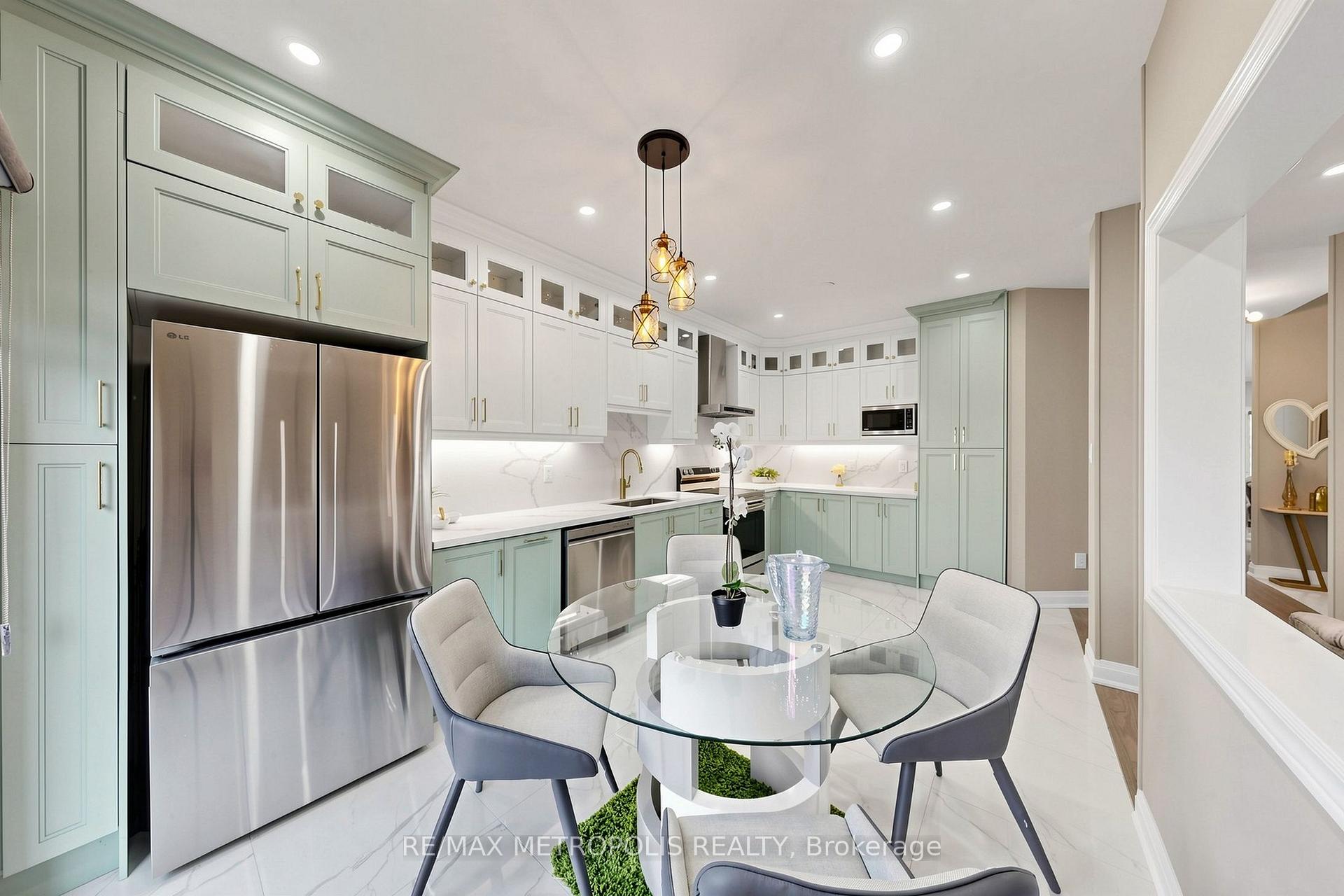 Photo 15 of 115 Sandway Crescent, Vaughan, Maple — HOMEH