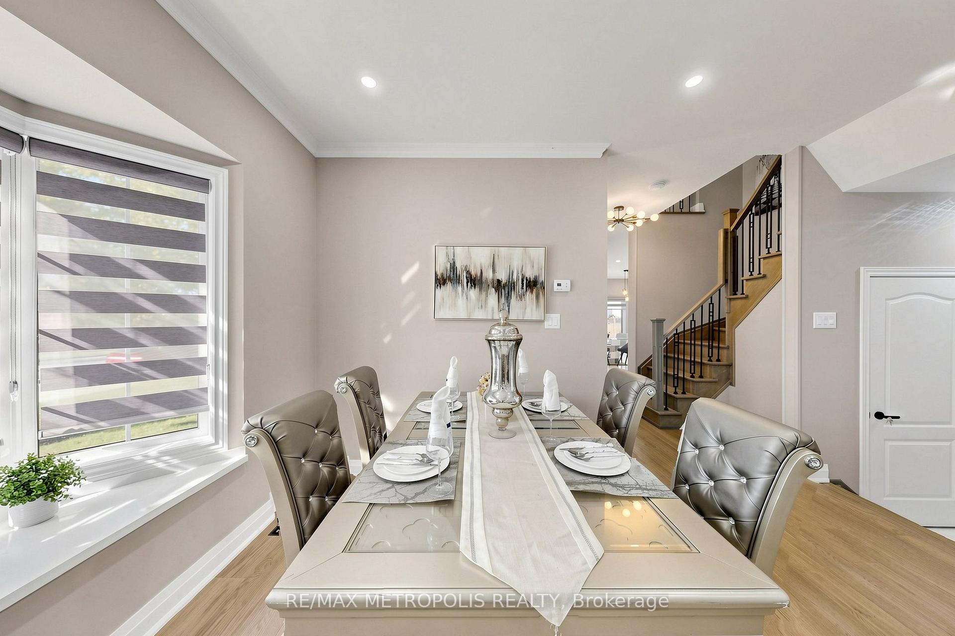 Photo 16 of 115 Sandway Crescent, Vaughan, Maple — HOMEH