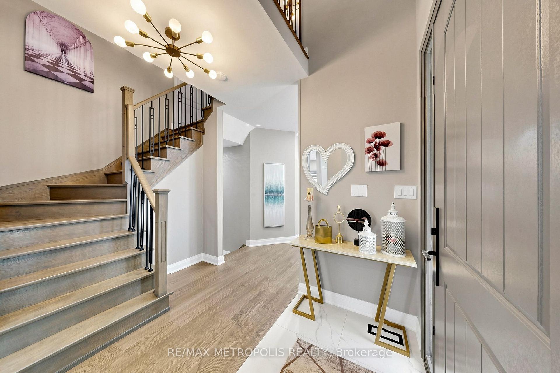 Photo 18 of 115 Sandway Crescent, Vaughan, Maple — HOMEH