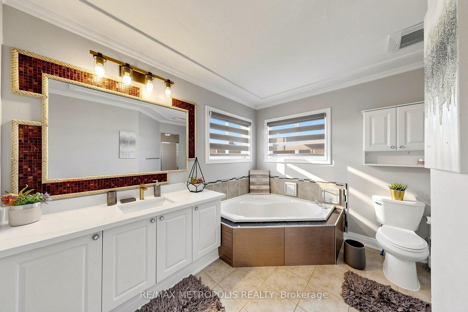 Photo 23 of 115 Sandway Crescent, Vaughan, Maple — HOMEH