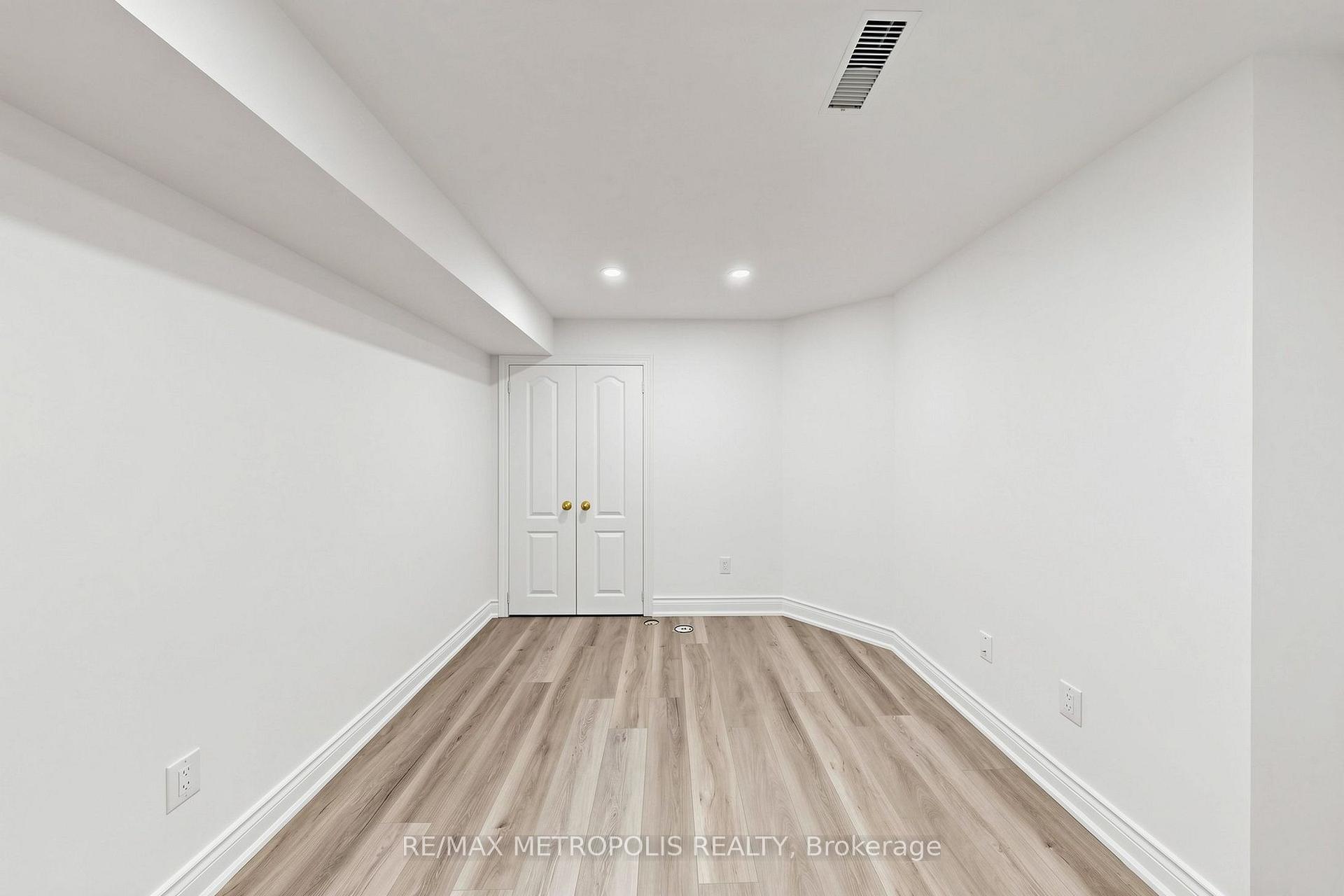 Photo 31 of 115 Sandway Crescent, Vaughan, Maple — HOMEH