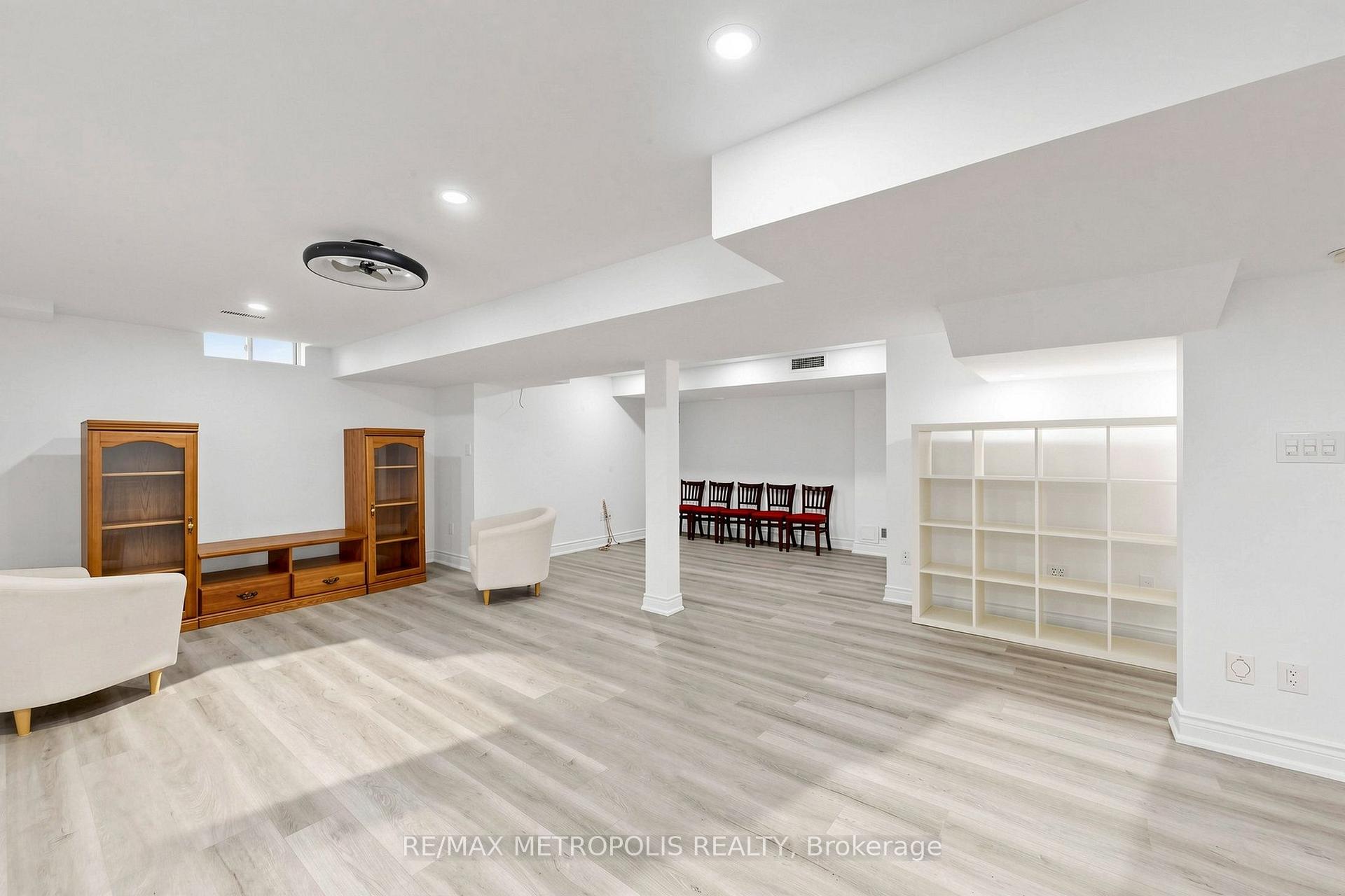 Photo 32 of 115 Sandway Crescent, Vaughan, Maple — HOMEH