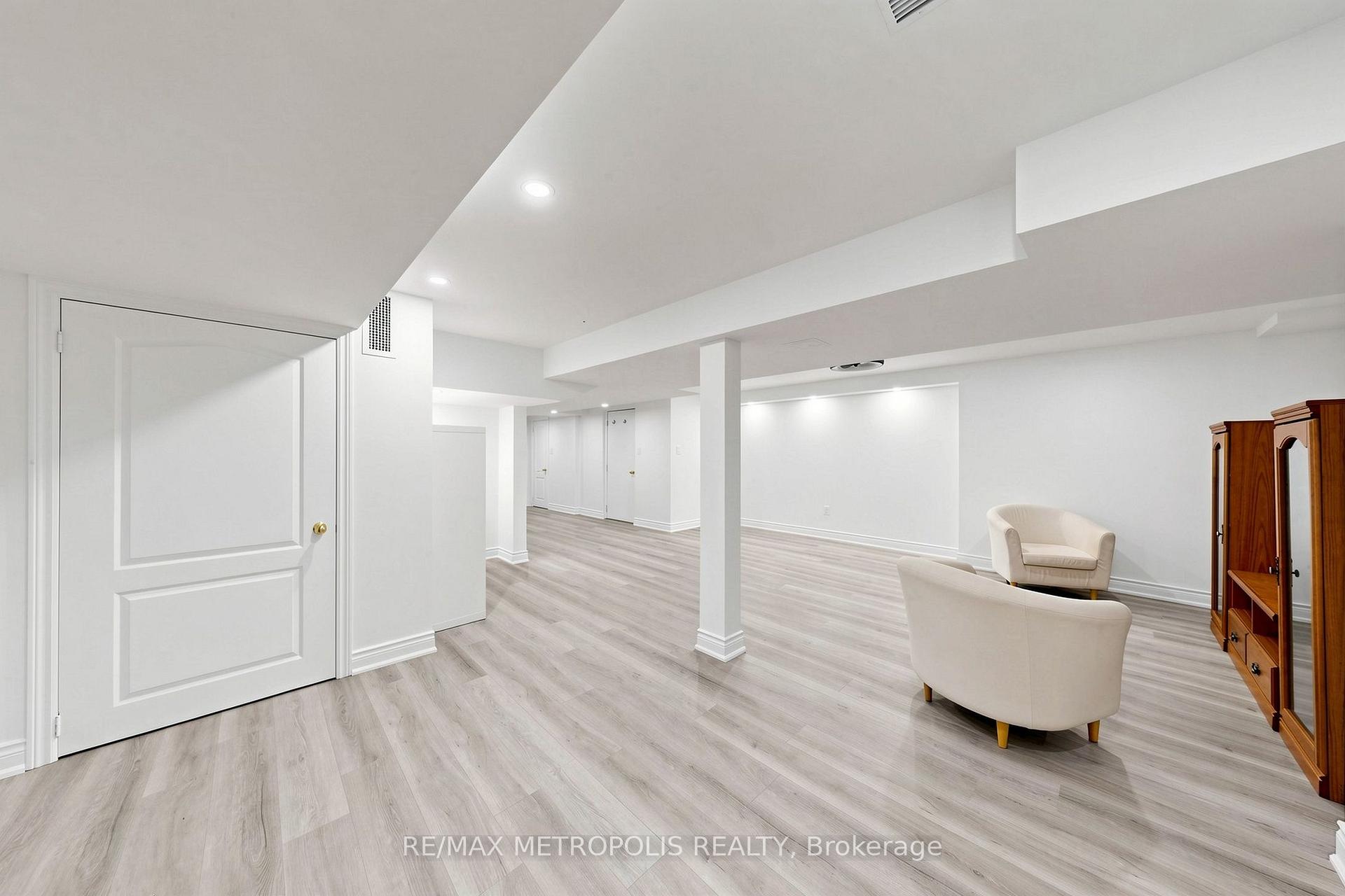 Photo 33 of 115 Sandway Crescent, Vaughan, Maple — HOMEH