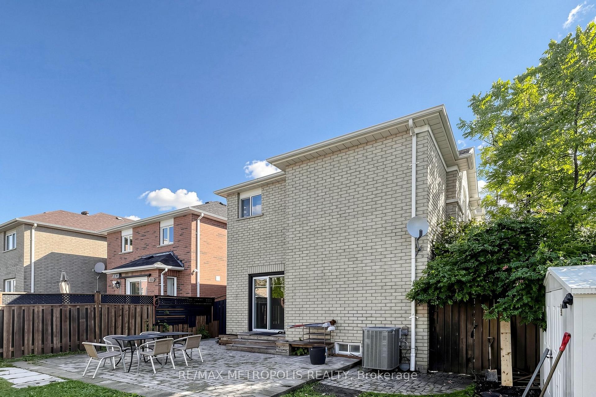 Photo 36 of 115 Sandway Crescent, Vaughan, Maple — HOMEH