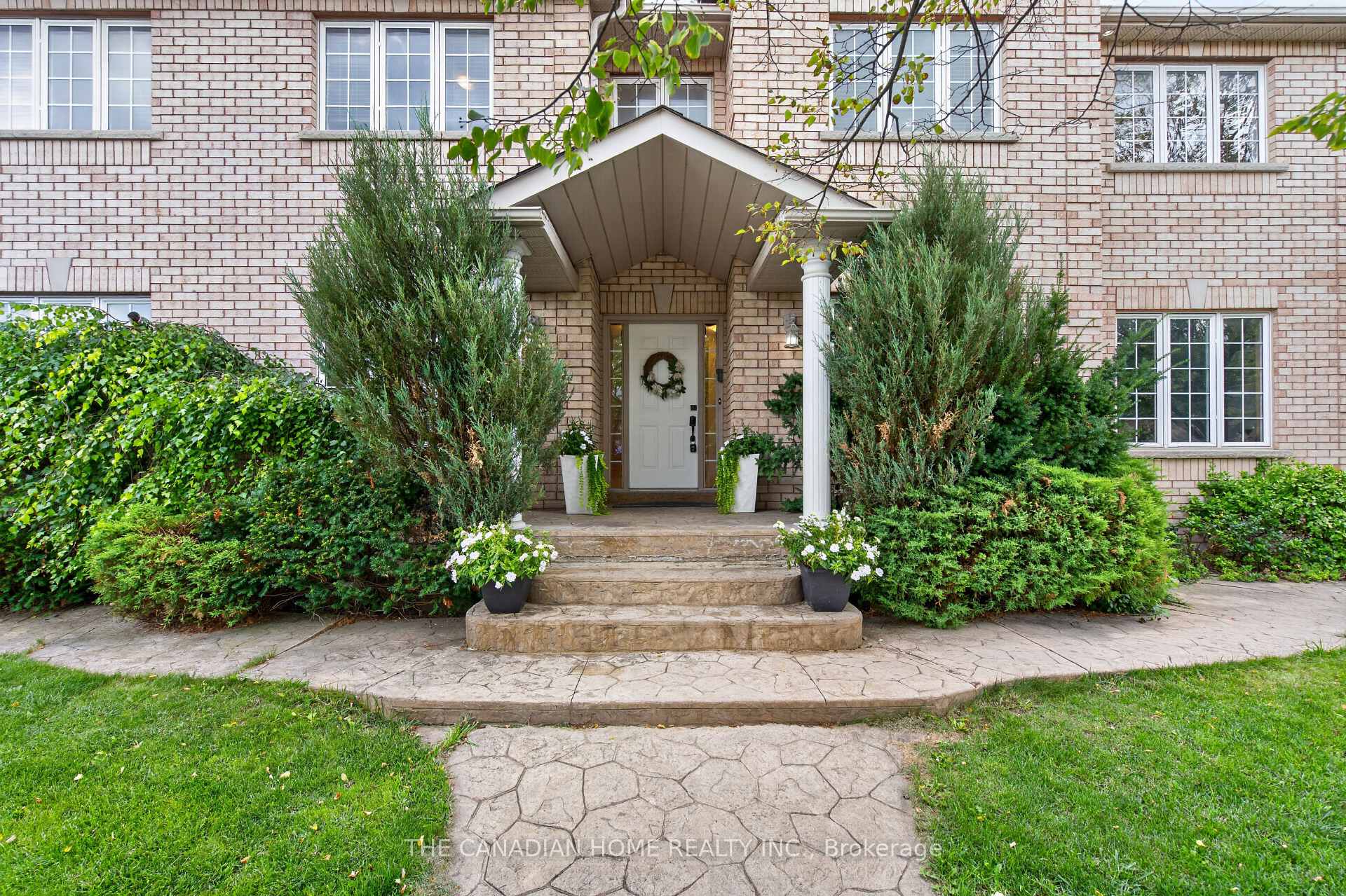 Photo 2 of 63 Humbershed Crescent, Caledon, Bolton West — HOMEH