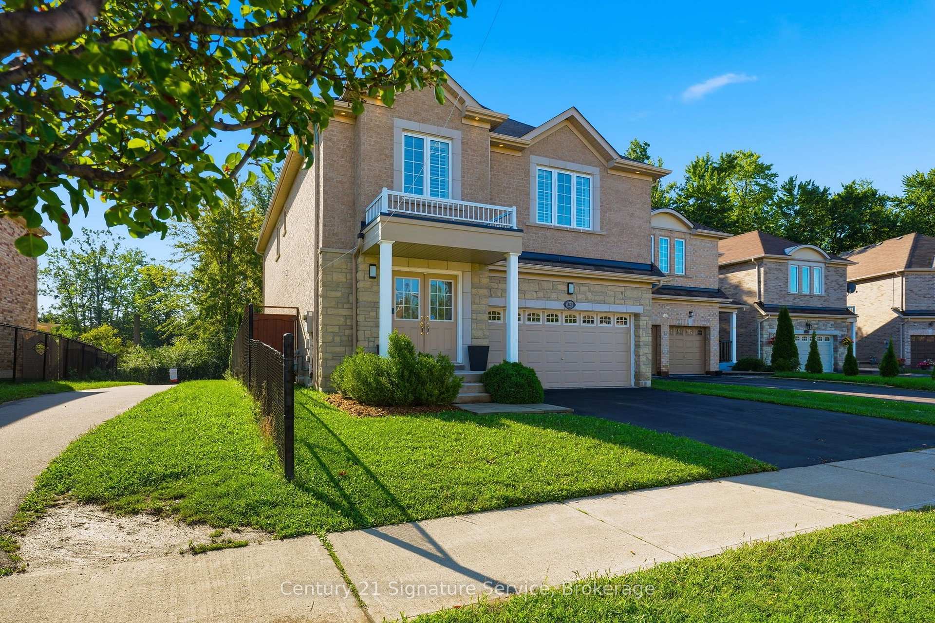 Photo 3 of 322 Comiskey Crescent, Mississauga, Meadowvale Village — HOMEH